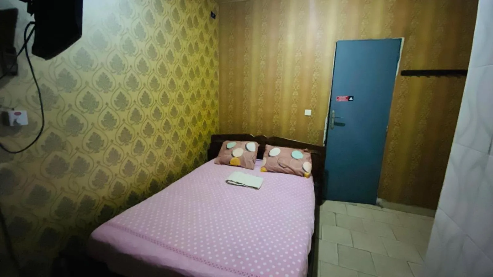 Bed in Flat Hôtel Alpha
