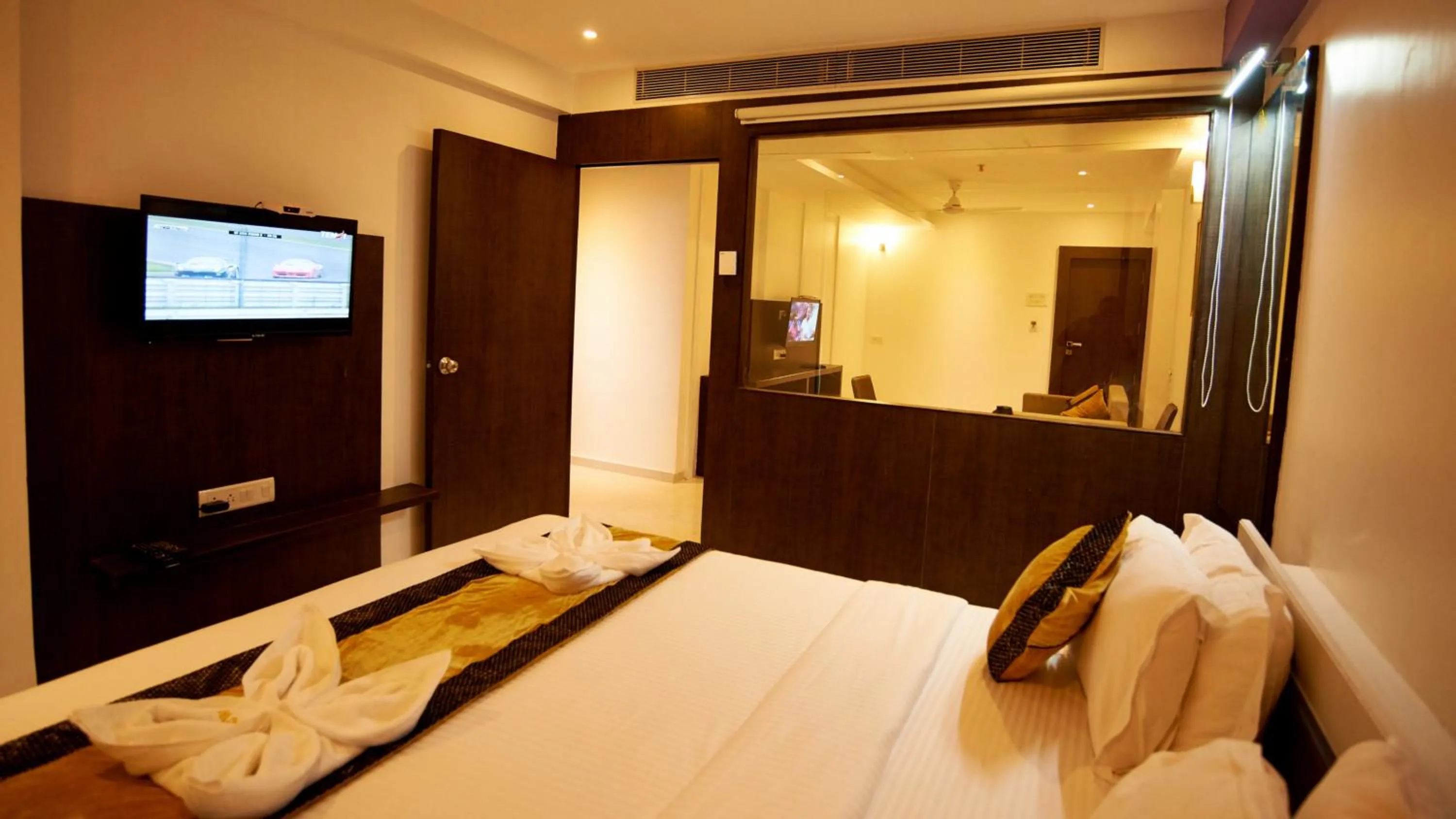 Bedroom, Bed in Hotel Golden View