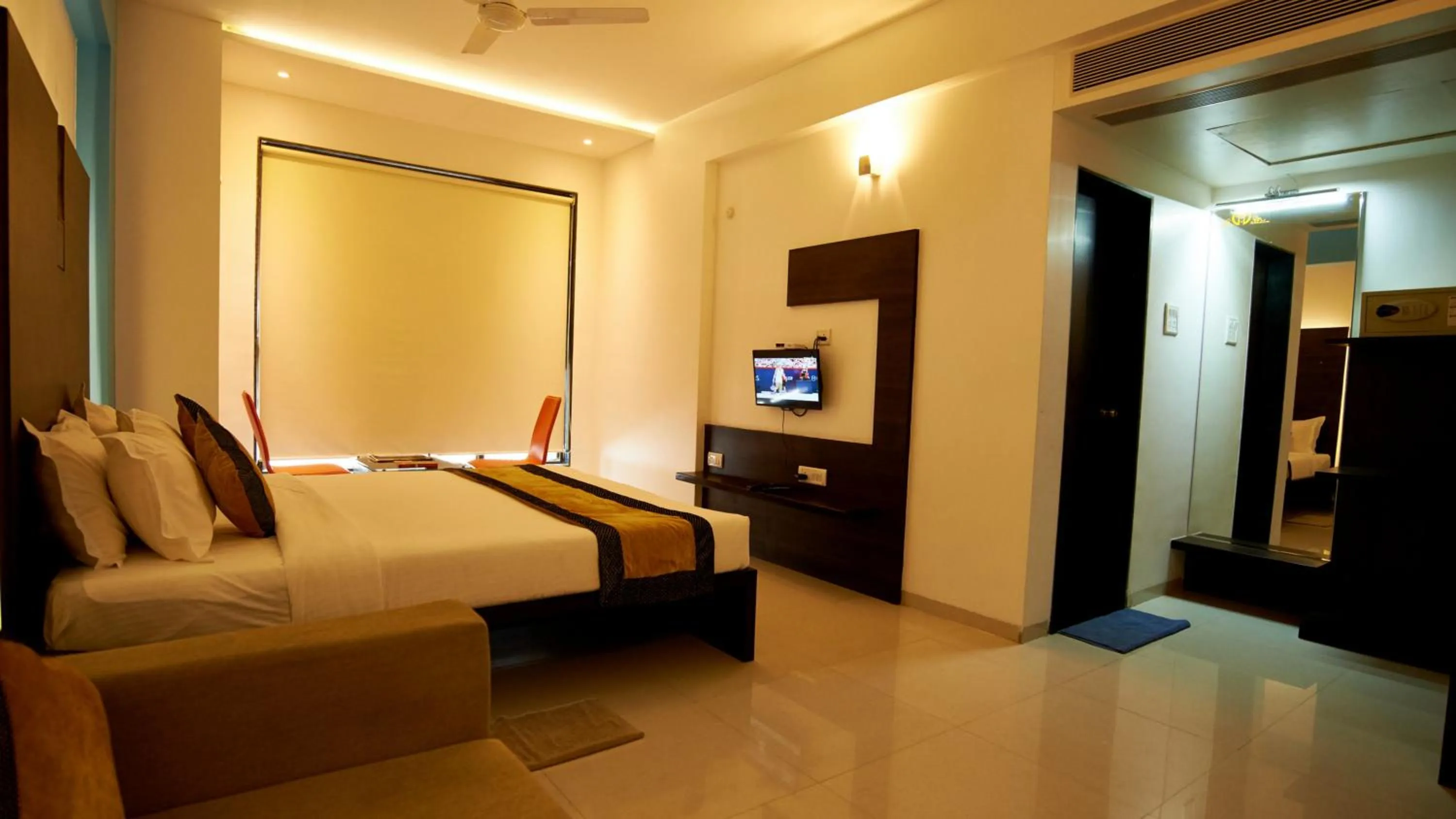 Photo of the whole room, Bed in Hotel Golden View