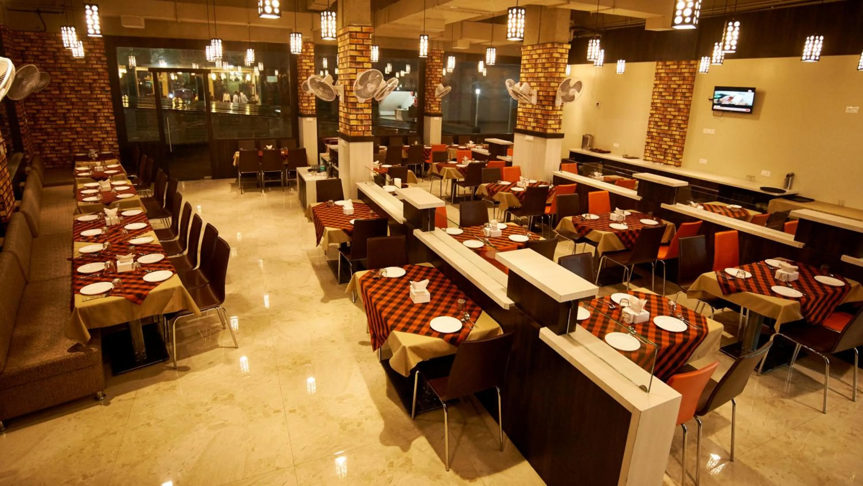 Restaurant/places to eat in Hotel Golden View