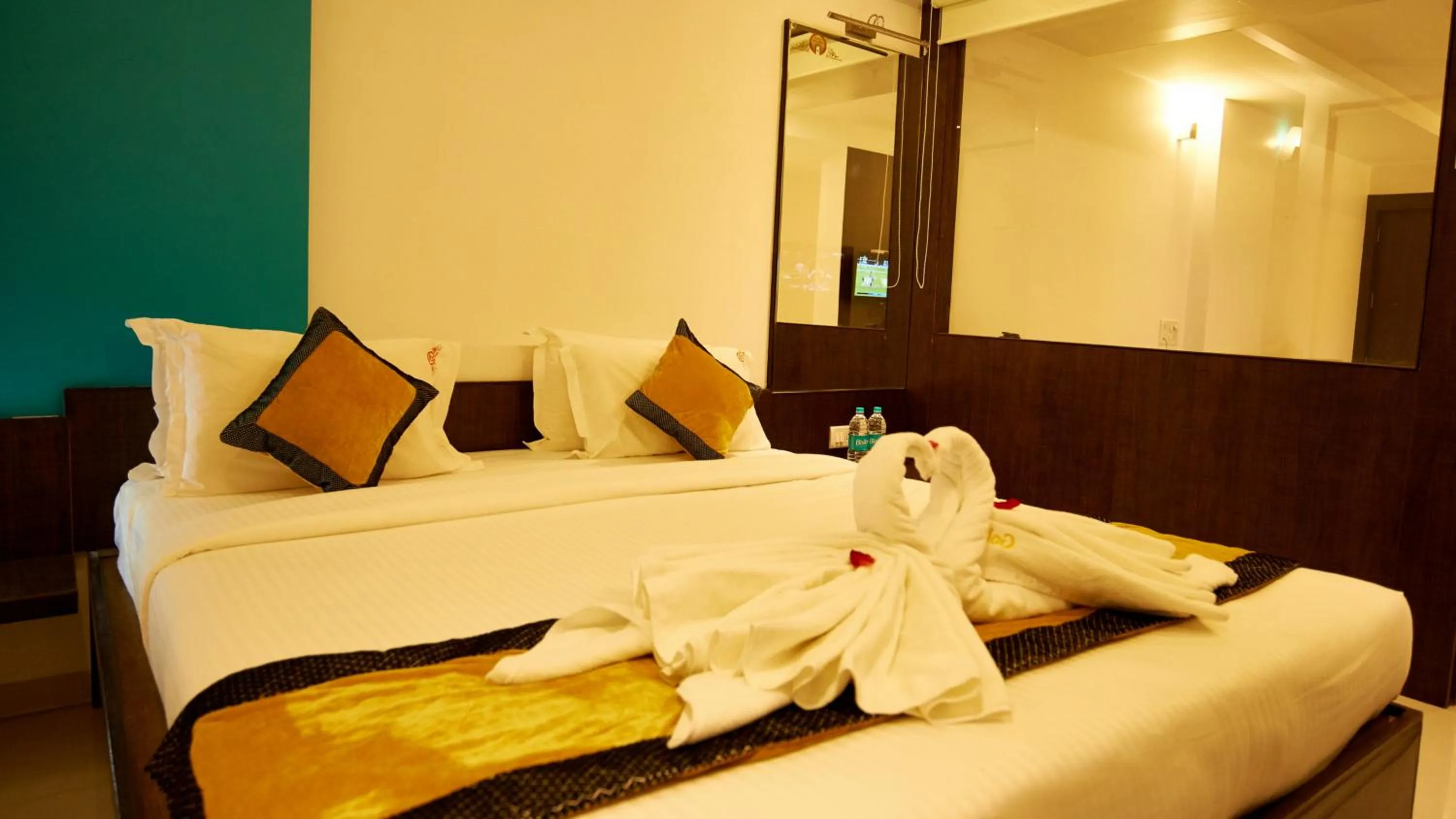 Bedroom, Bed in Hotel Golden View