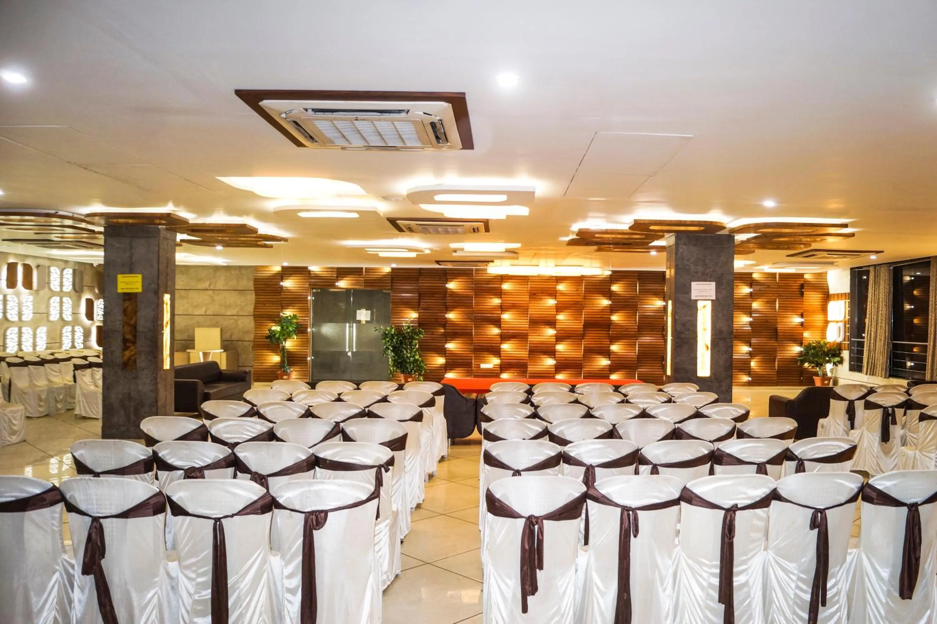Banquet/Function facilities in Hotel Darshan SP Ring Road