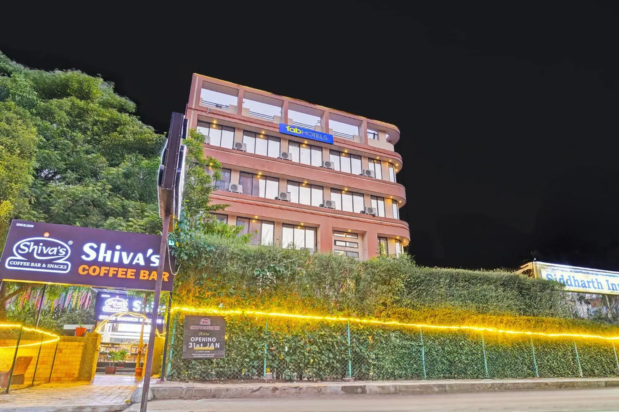 Property building in FabHotel Siddharth Inn - Nr Siddharth Bunglows Property building in FabHotel Siddharth Inn - Nr Siddharth Bunglows
