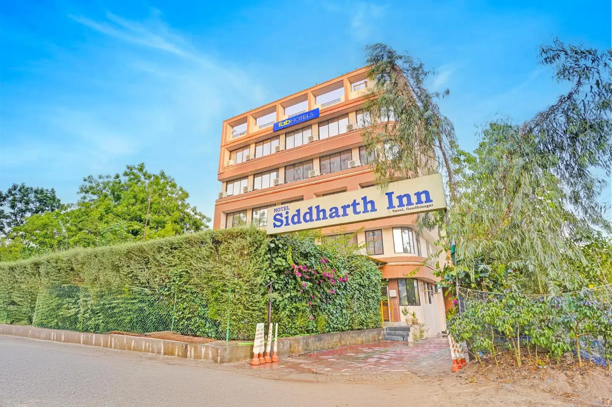 Facade/entrance in FabHotel Siddharth Inn - Nr Siddharth Bunglows Facade/entrance in FabHotel Siddharth Inn - Nr Siddharth Bunglows
