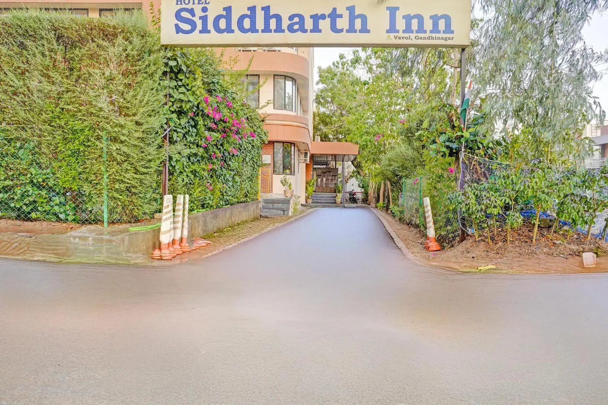 Facade/entrance in FabHotel Siddharth Inn - Nr Siddharth Bunglows Facade/entrance in FabHotel Siddharth Inn - Nr Siddharth Bunglows