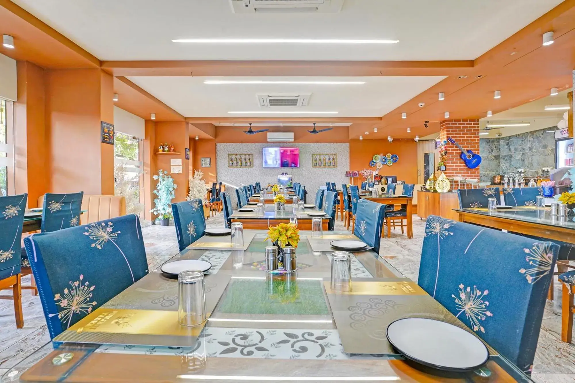 Restaurant/places to eat in FabHotel Siddharth Inn - Nr Siddharth Bunglows Restaurant/places to eat in FabHotel Siddharth Inn - Nr Siddharth Bunglows