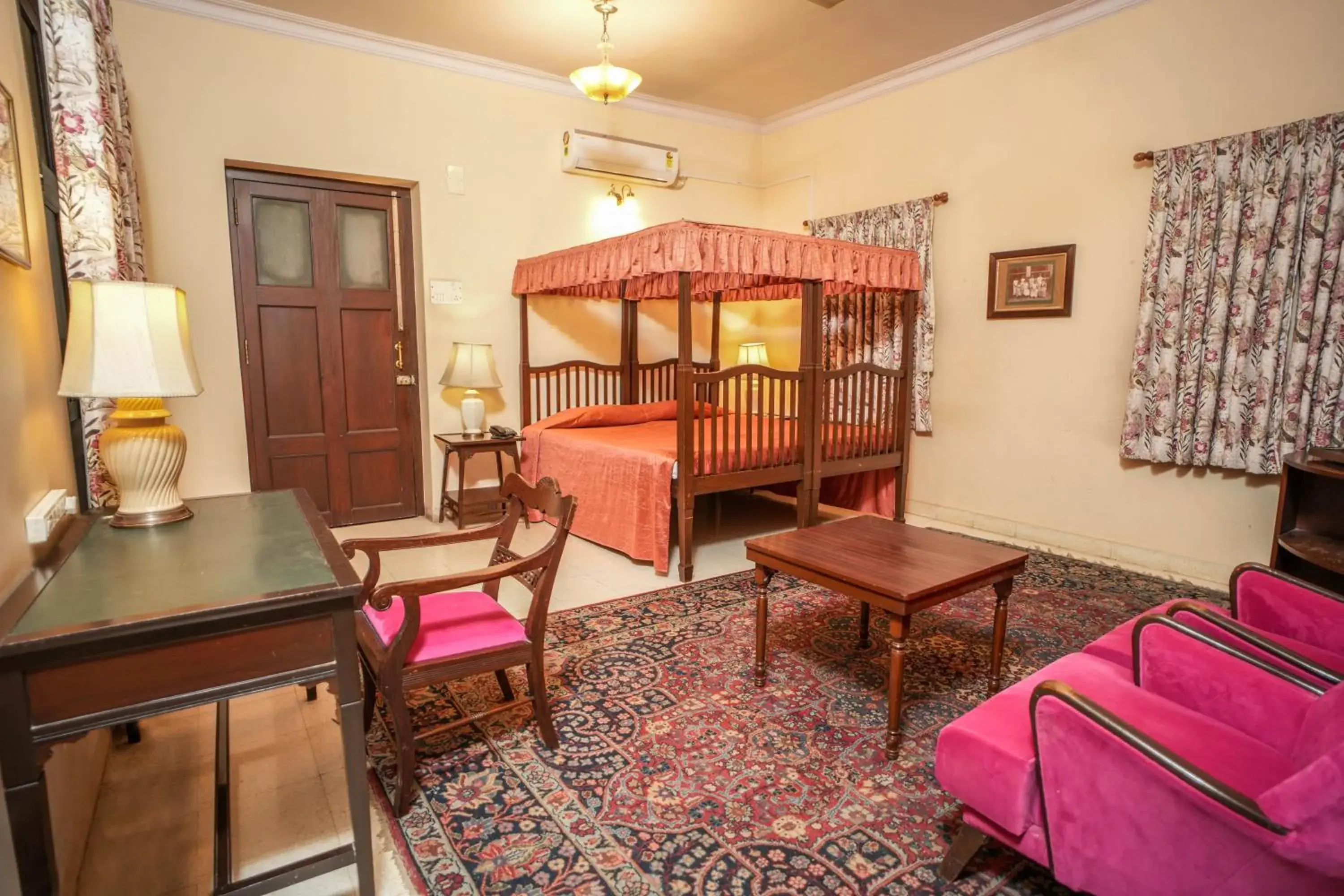 Bed in Nilambag Palace Hotel Bed in Nilambag Palace Hotel