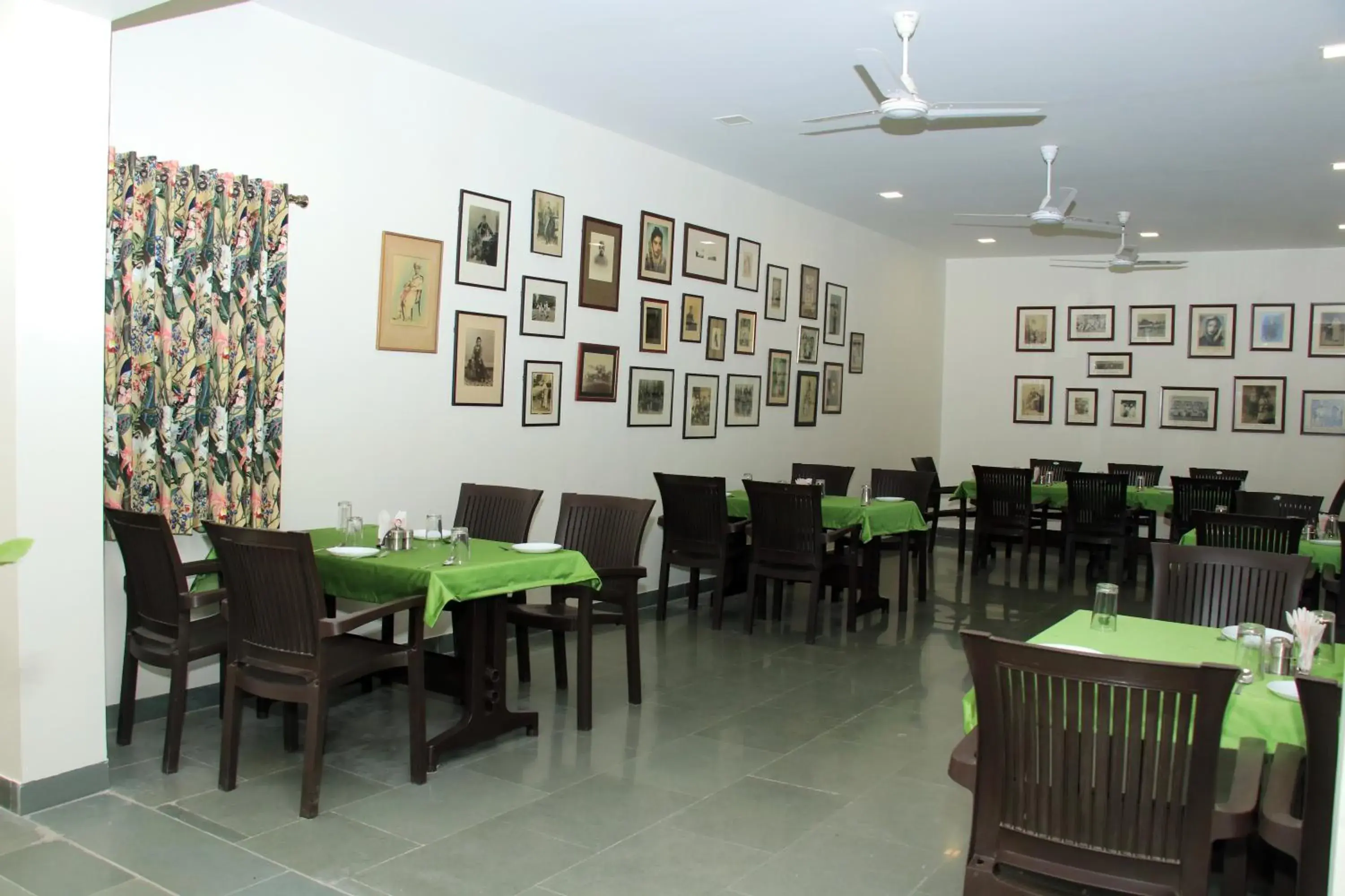 Restaurant/places to eat in Nilambag Palace Hotel Restaurant/places to eat in Nilambag Palace Hotel