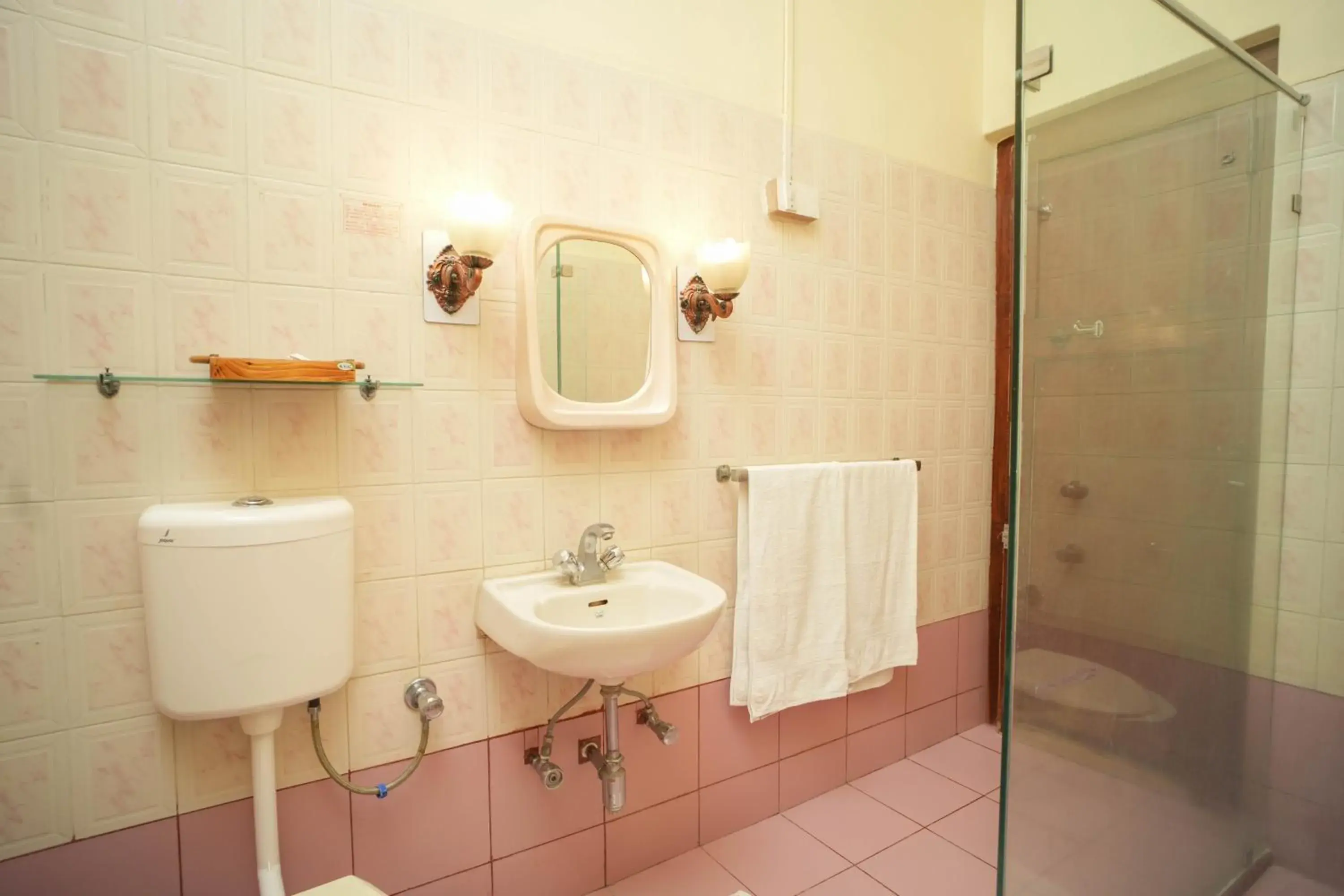 Shower in Nilambag Palace Hotel Shower in Nilambag Palace Hotel