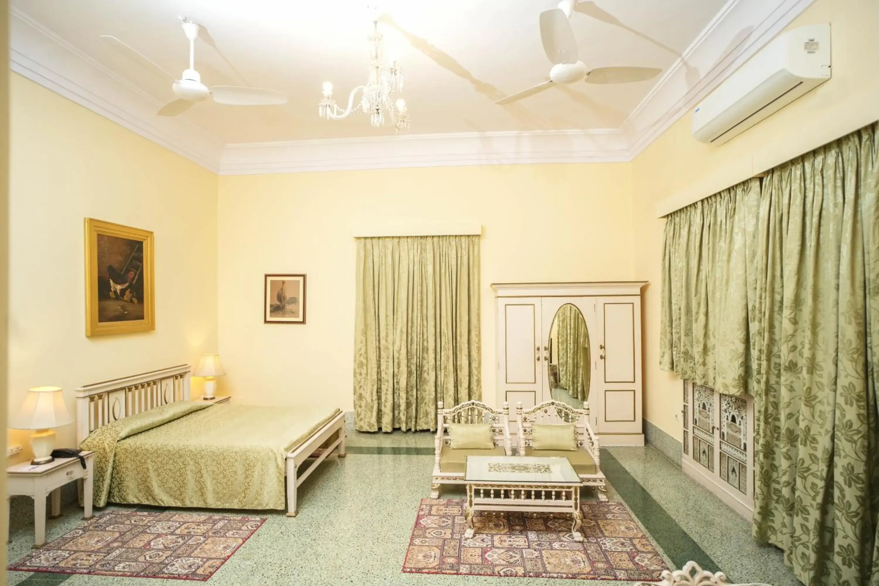 Deluxe Double Room in Nilambag Palace Hotel Deluxe Double Room in Nilambag Palace Hotel