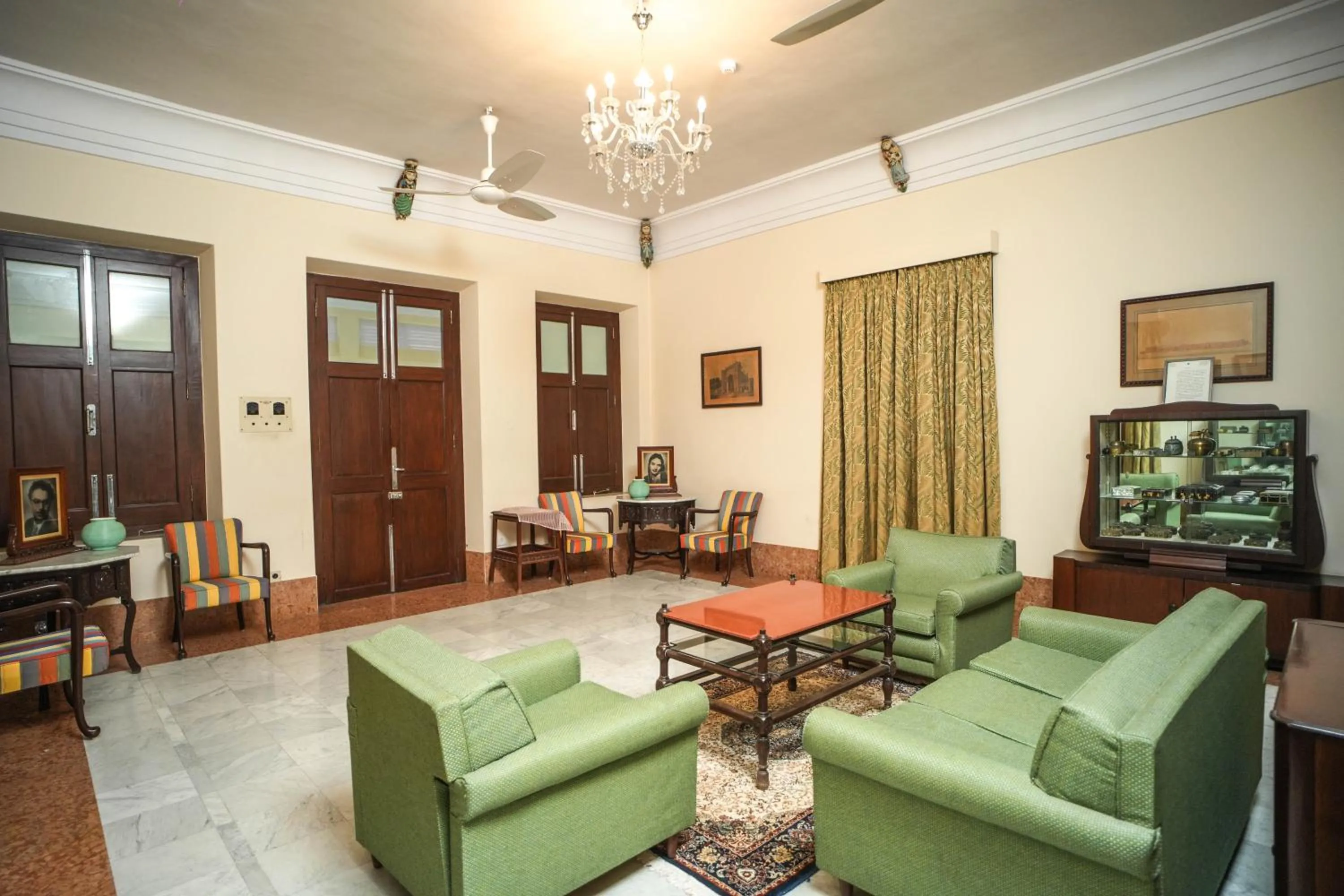 TV and multimedia in Nilambag Palace Hotel