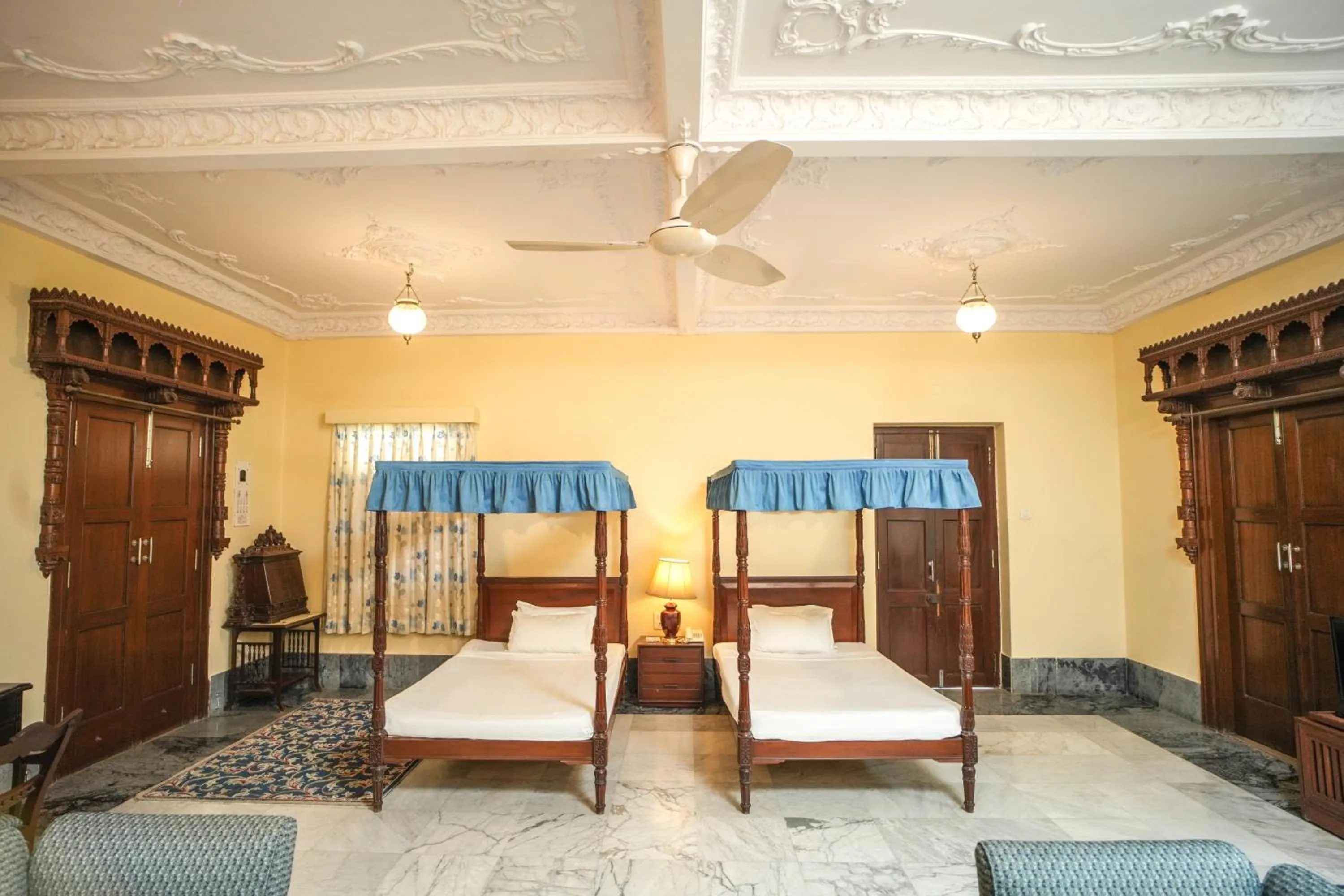 Bed in Nilambag Palace Hotel
