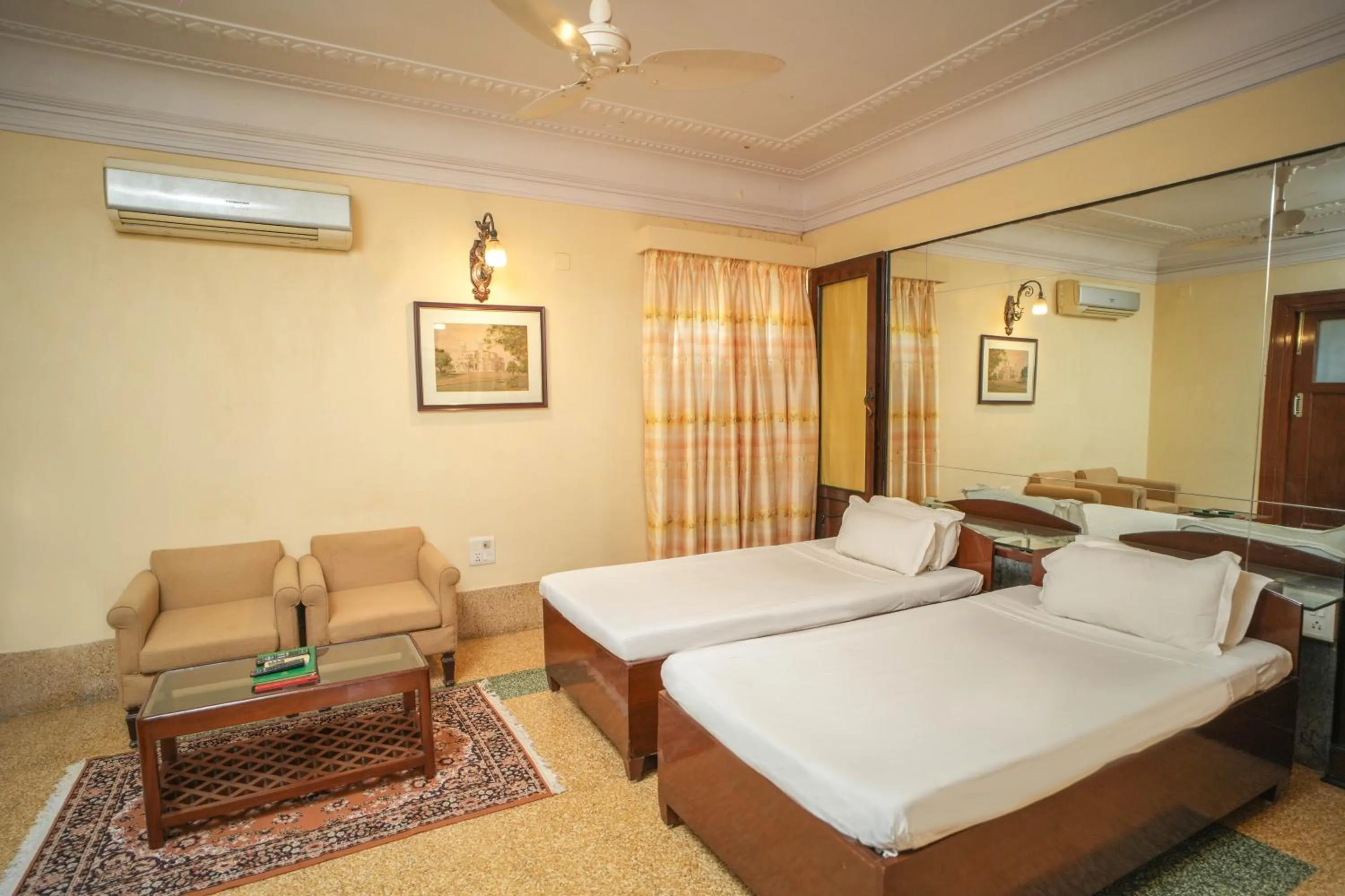 Bed in Nilambag Palace Hotel
