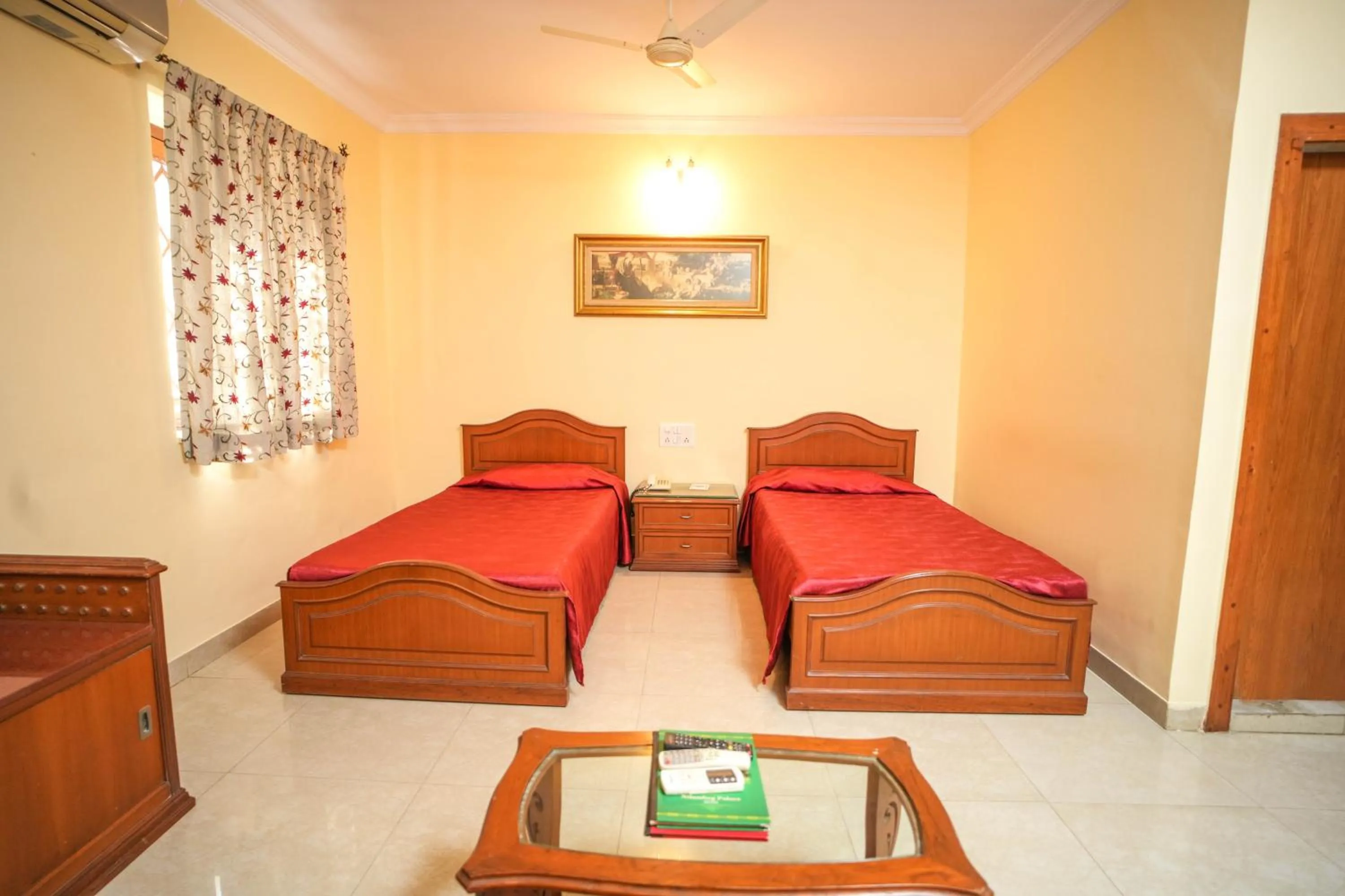 Bed in Nilambag Palace Hotel