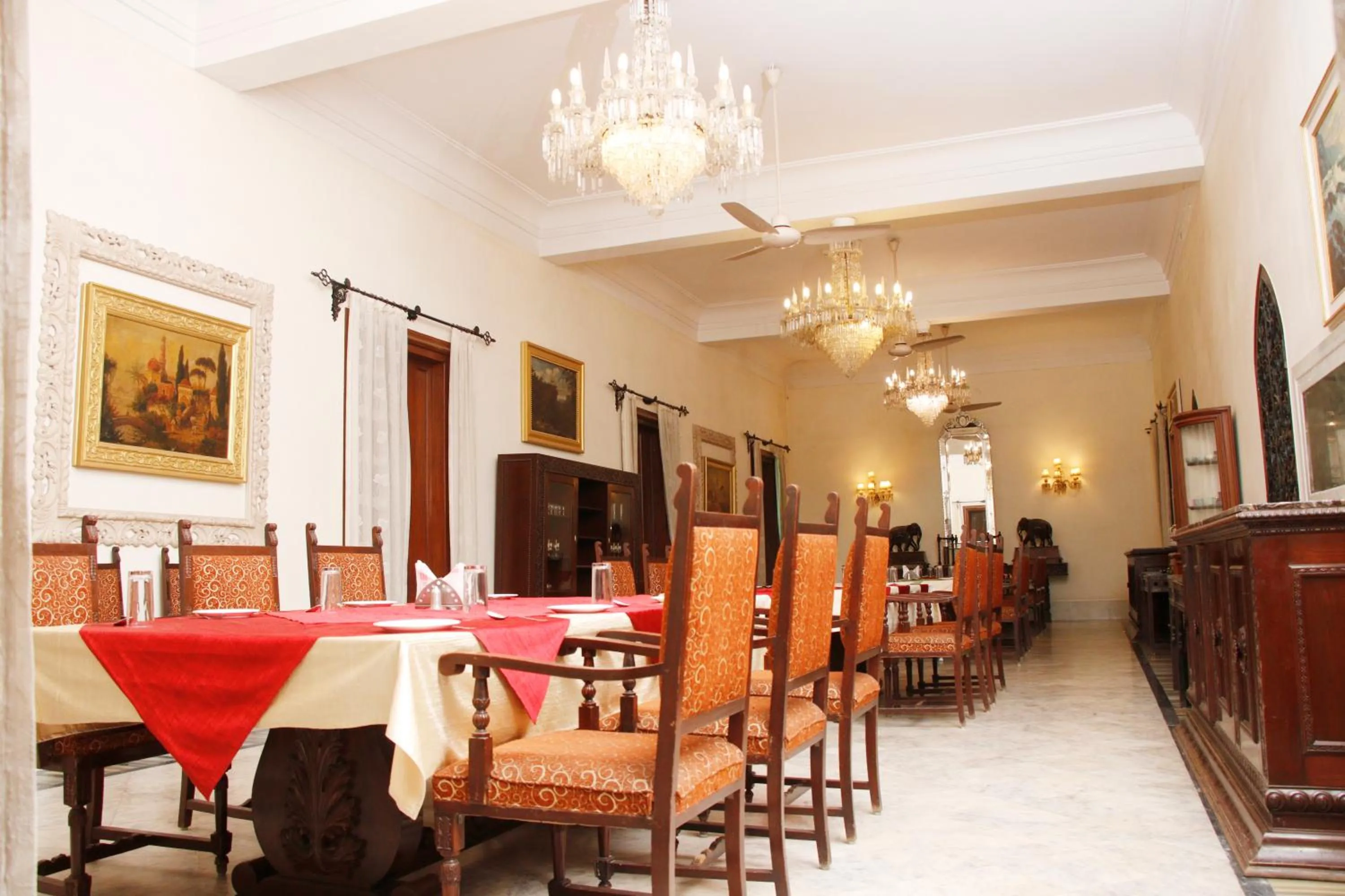 Restaurant/places to eat in Nilambag Palace Hotel