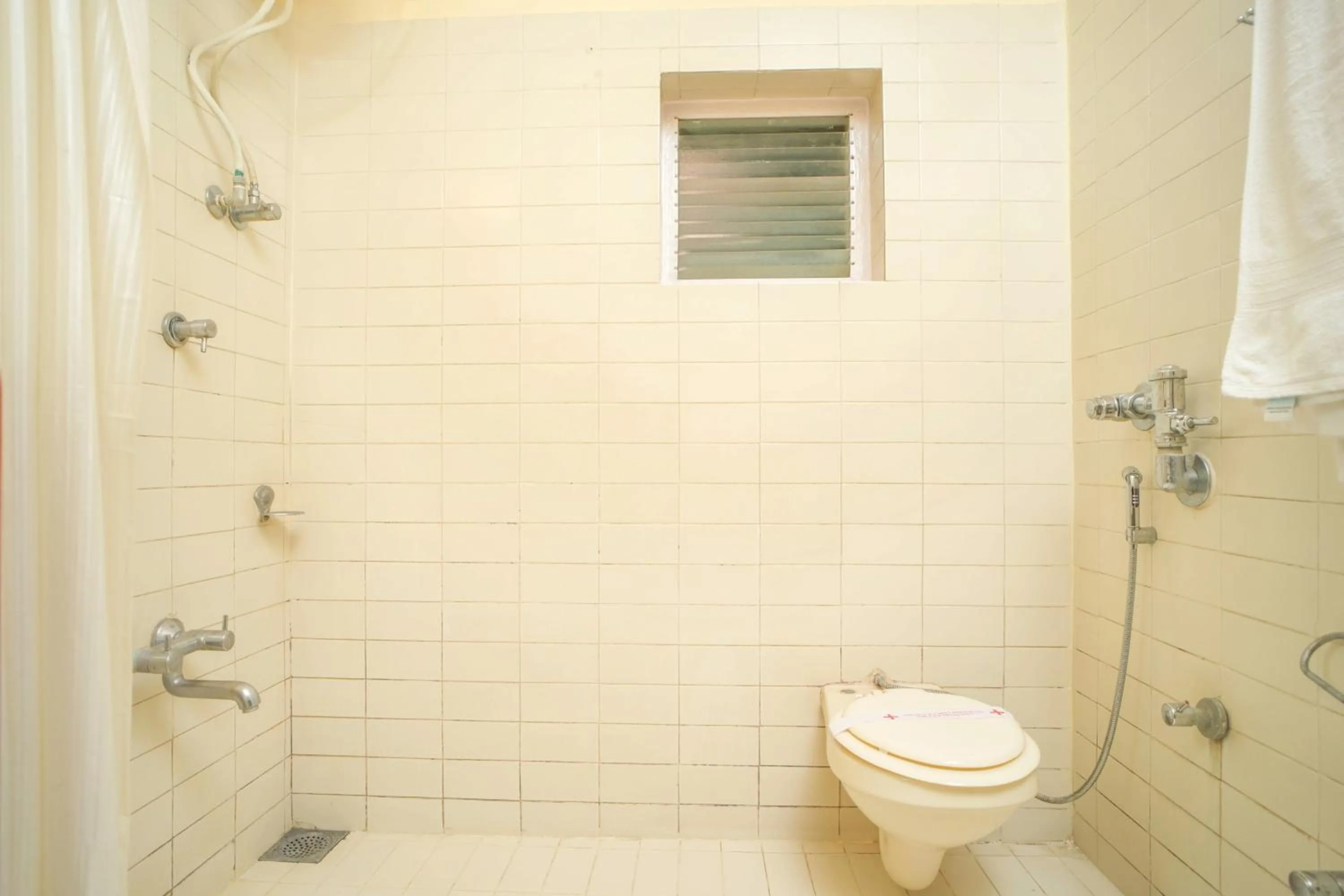 Shower in Nilambag Palace Hotel