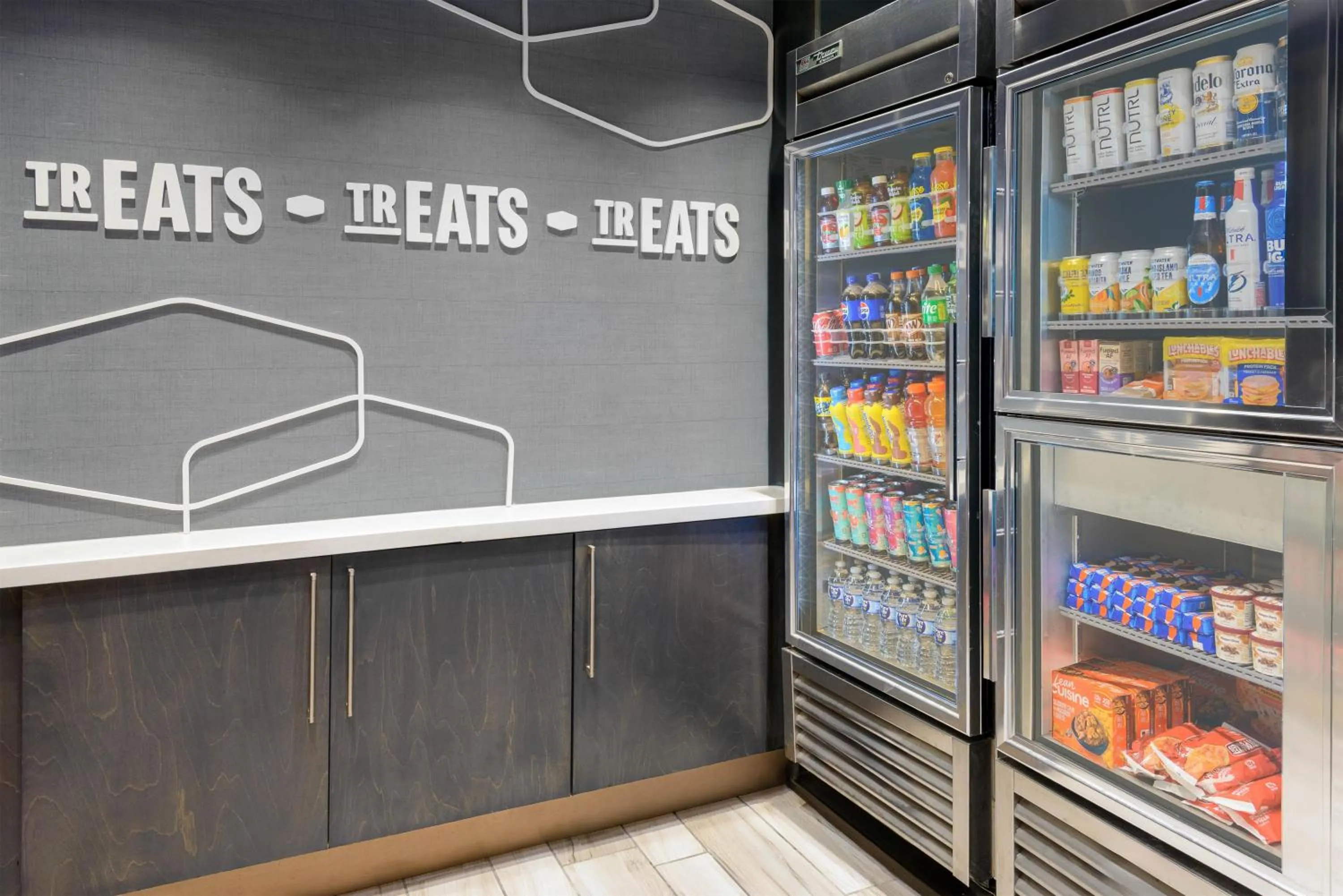 Restaurant/places to eat in Hampton Inn & Suites Tampa Airport Avion Park Westshore