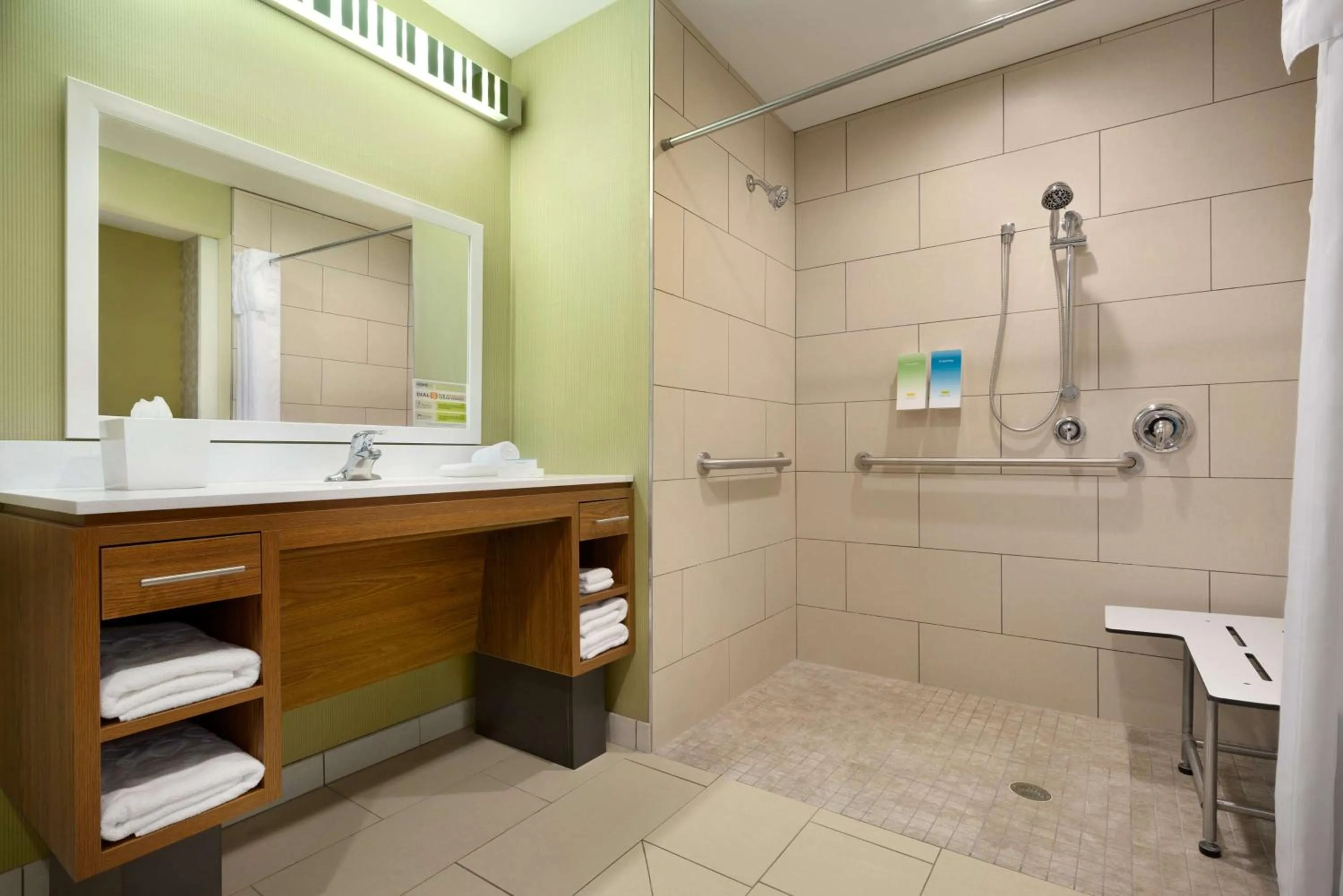 Bathroom in Home2 Suites By Hilton Baton Rouge