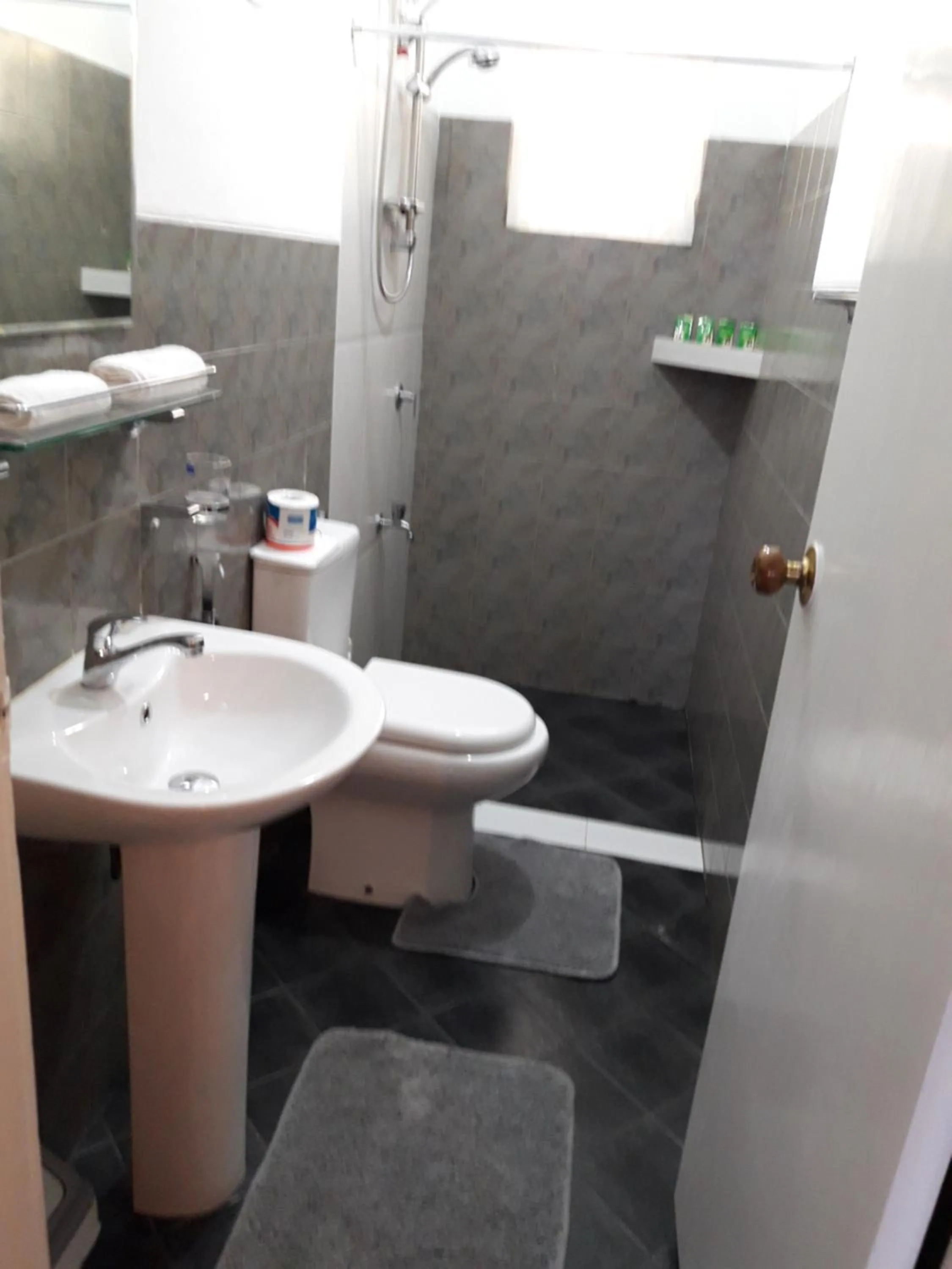 Shower in Marvel Hills Kandy