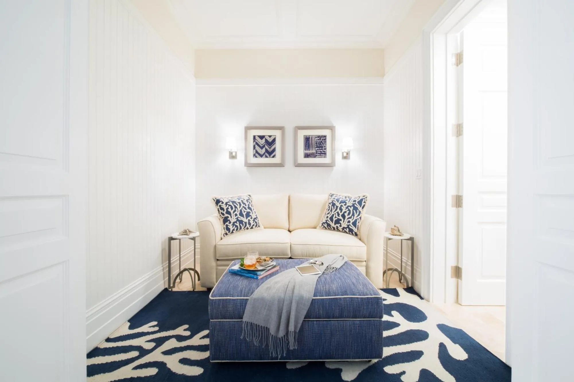 Seating area, Bed in The Shore Club Turks & Caicos