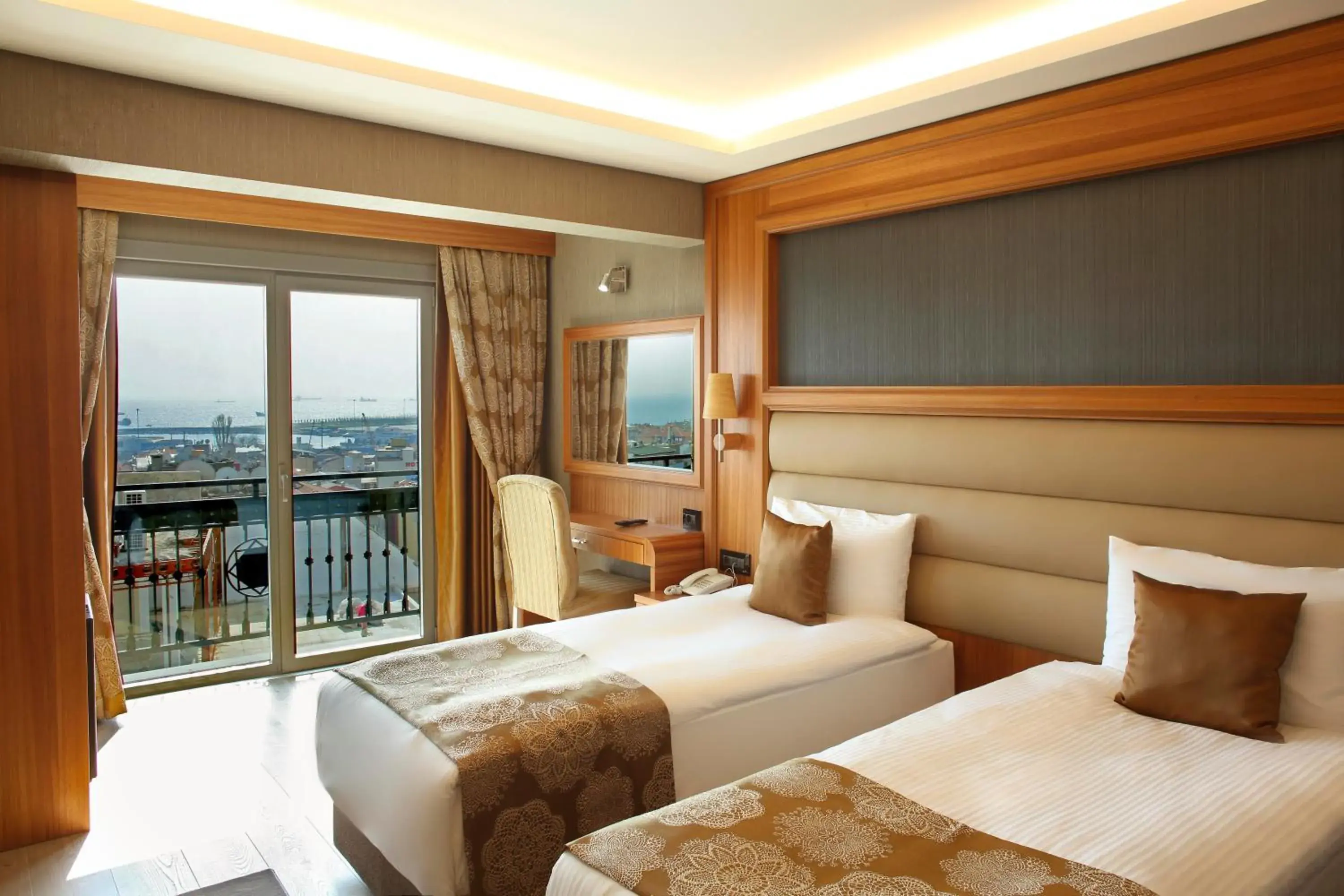 Day, Bed in Ilkbal Deluxe Hotel &Spa Istanbul Day, Bed in Ilkbal Deluxe Hotel &Spa Istanbul