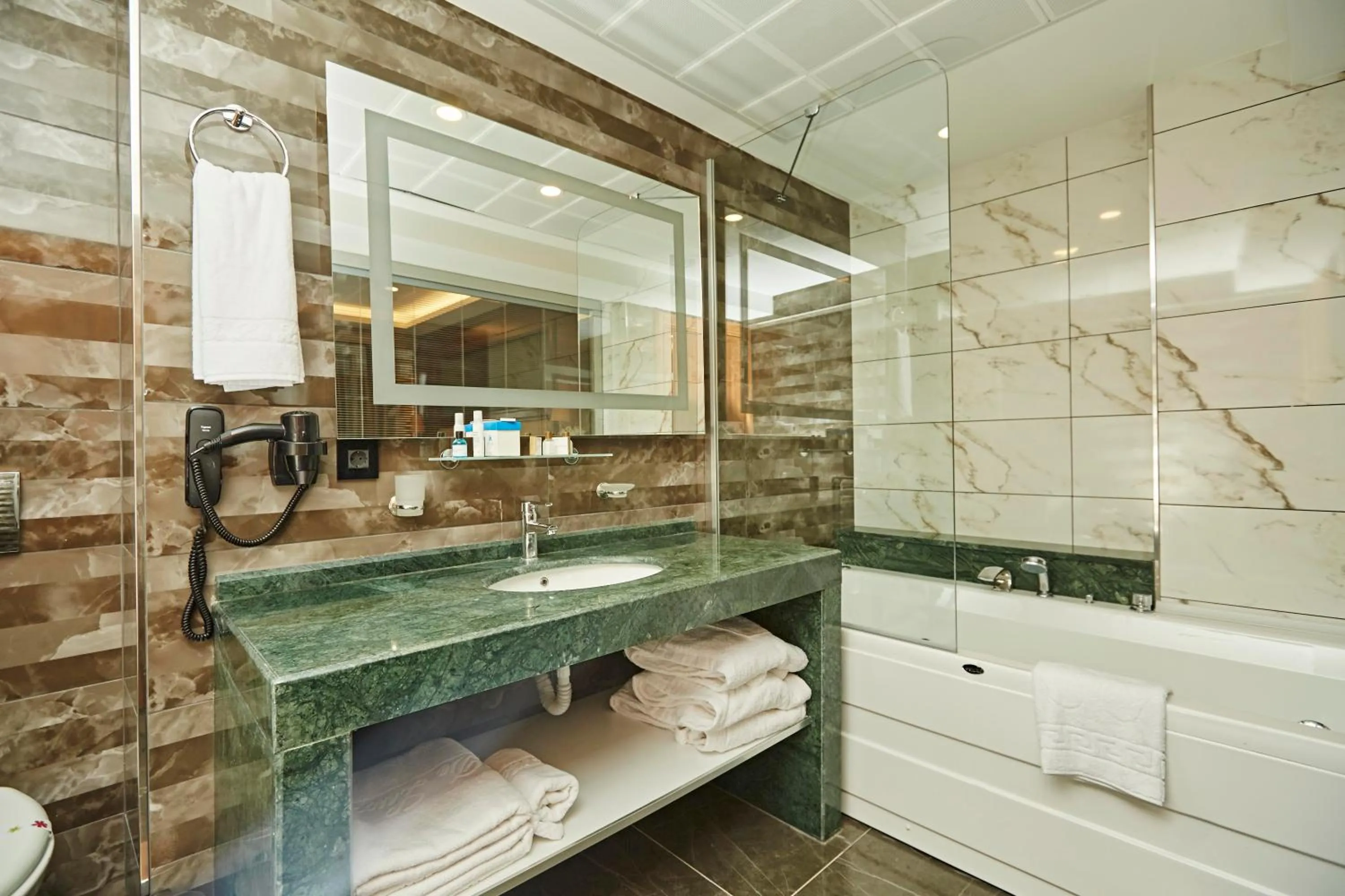 Shower in Ilkbal Deluxe Hotel &Spa Istanbul