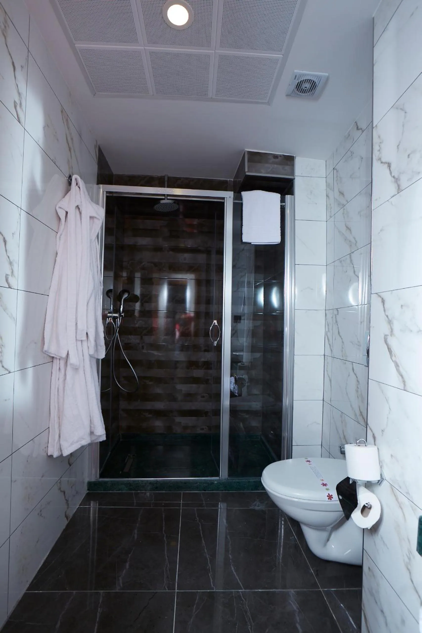 Shower in Ilkbal Deluxe Hotel &Spa Istanbul