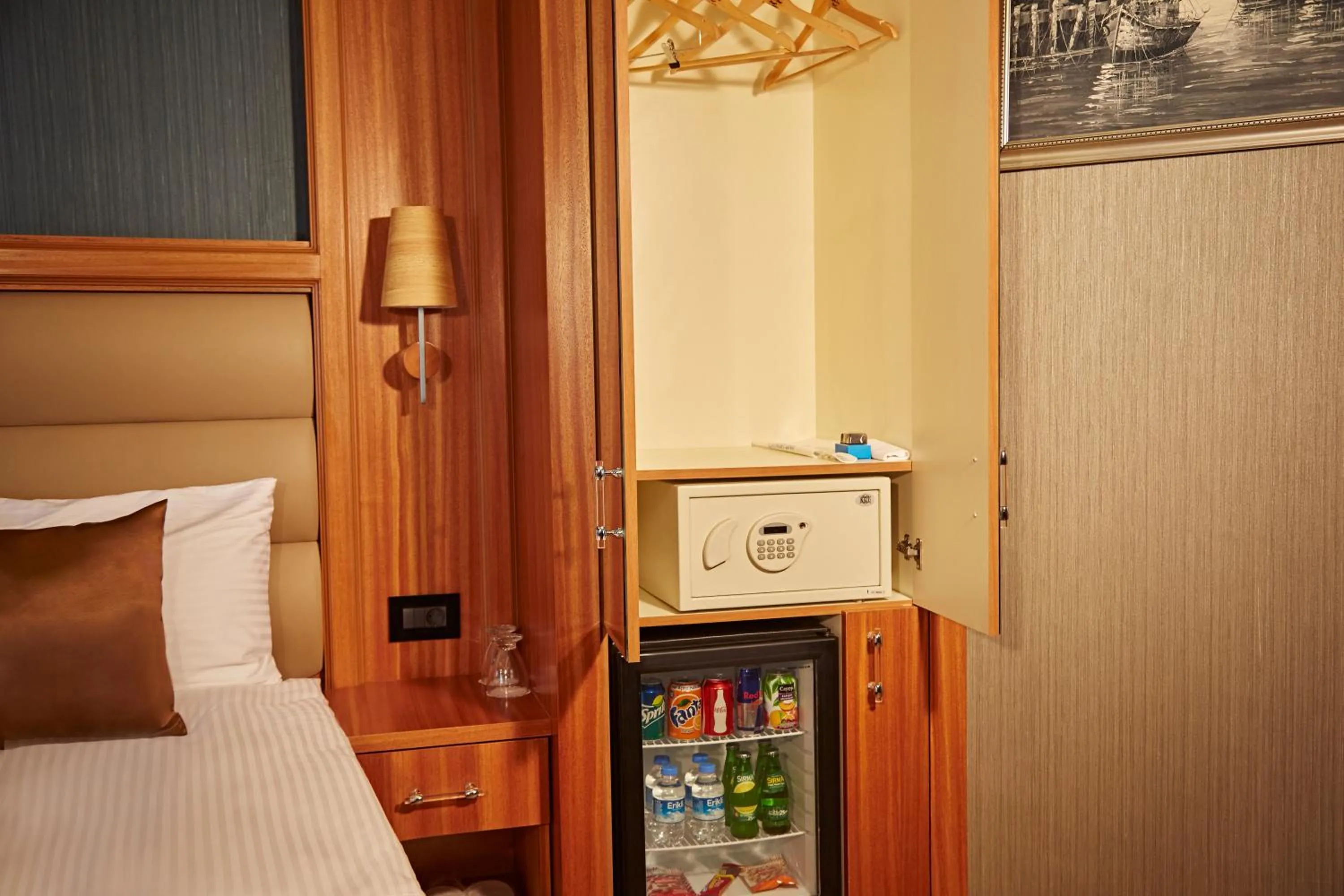 TV and multimedia, Bed in Ilkbal Deluxe Hotel &Spa Istanbul