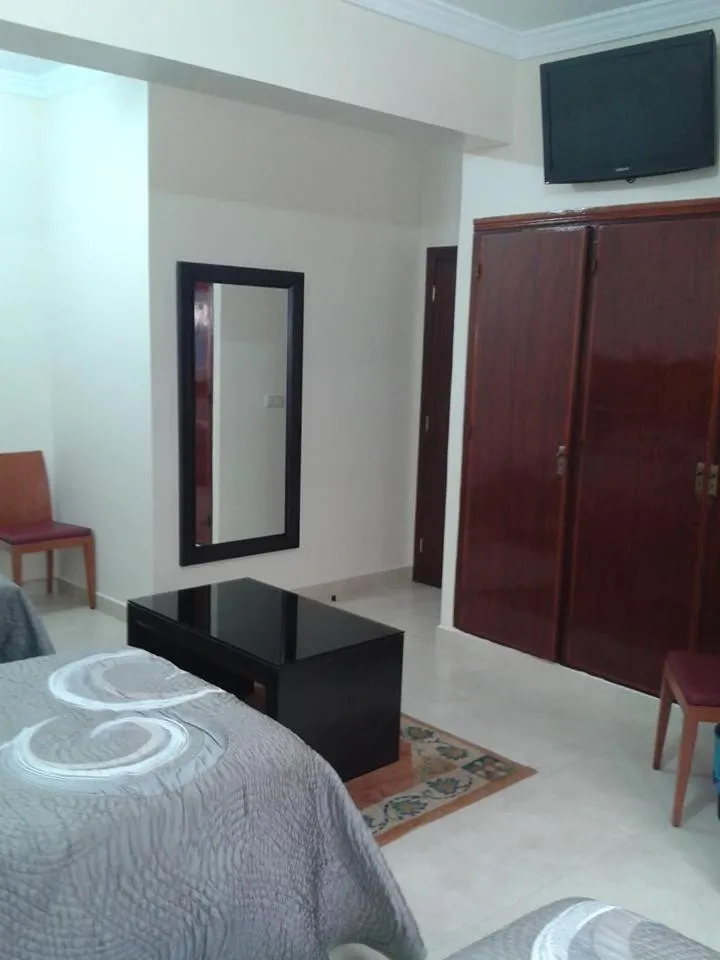 Photo of the whole room, Bed in Hotel de la Mediterranee