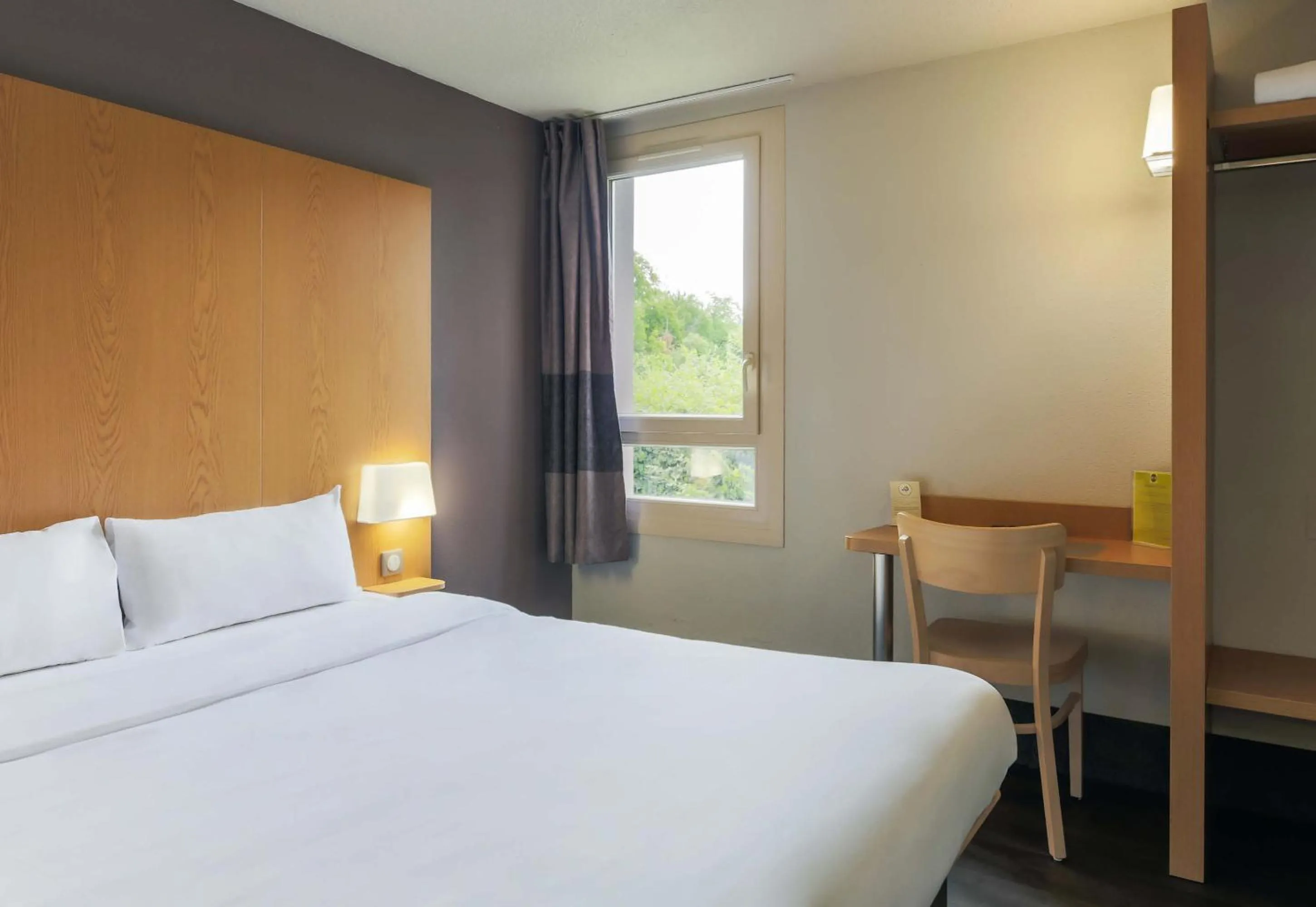 Bedroom, Bed in B&B HOTEL Verdun