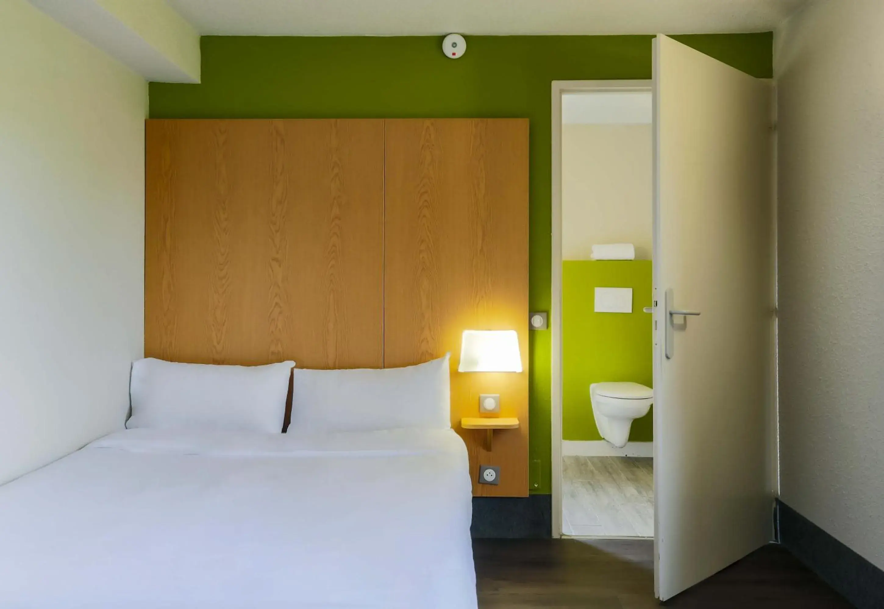 Double Room - Disability Access in B&B HOTEL Verdun Double Room - Disability Access in B&B HOTEL Verdun