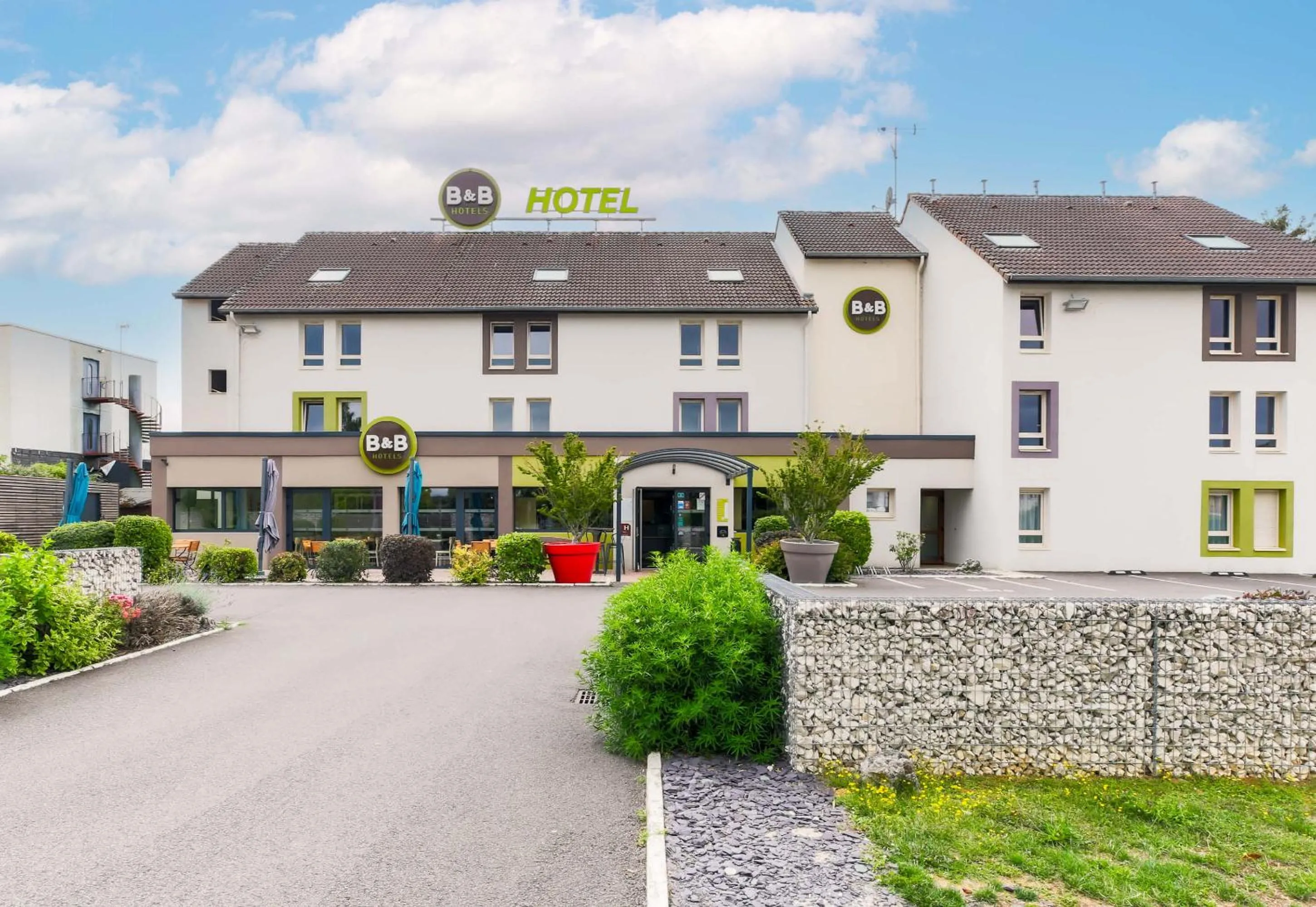 Property building in B&B HOTEL Verdun