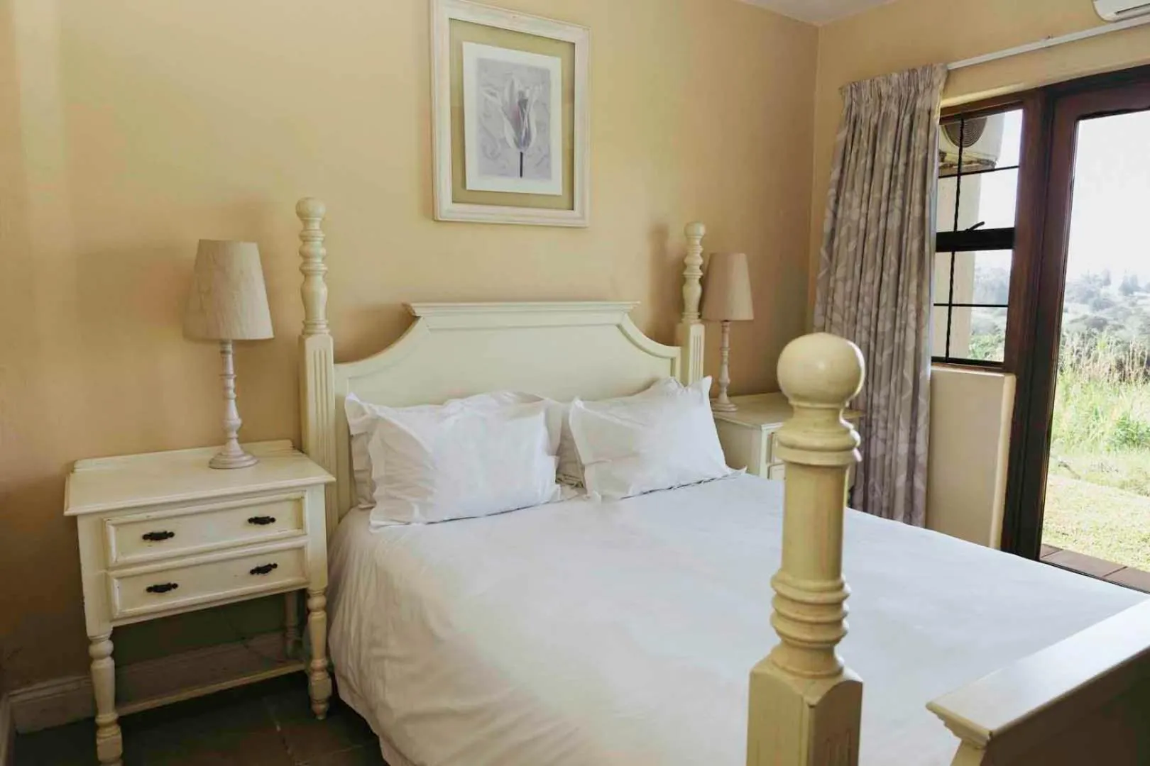 Bed in The Edwardian