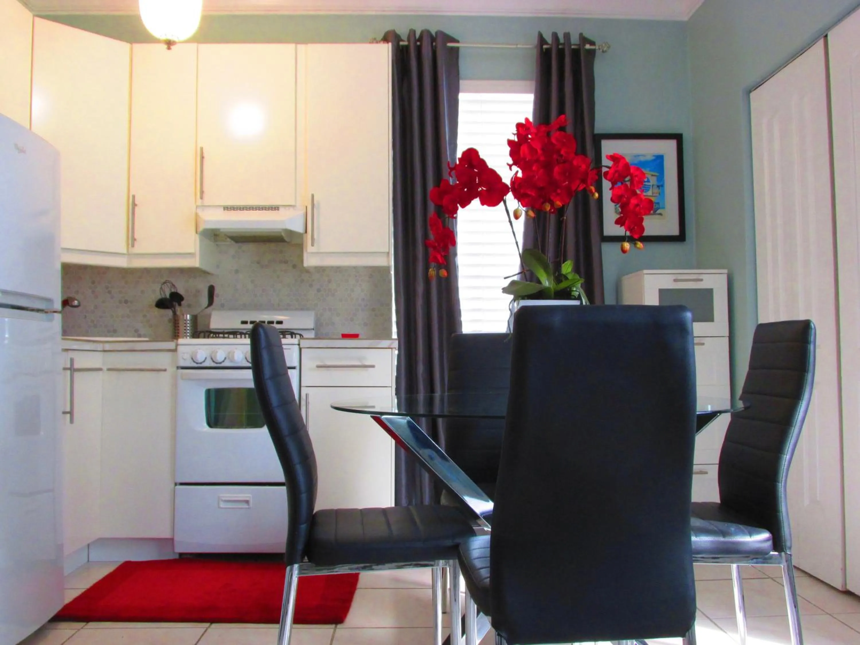 Dining area in Ocean Breeze