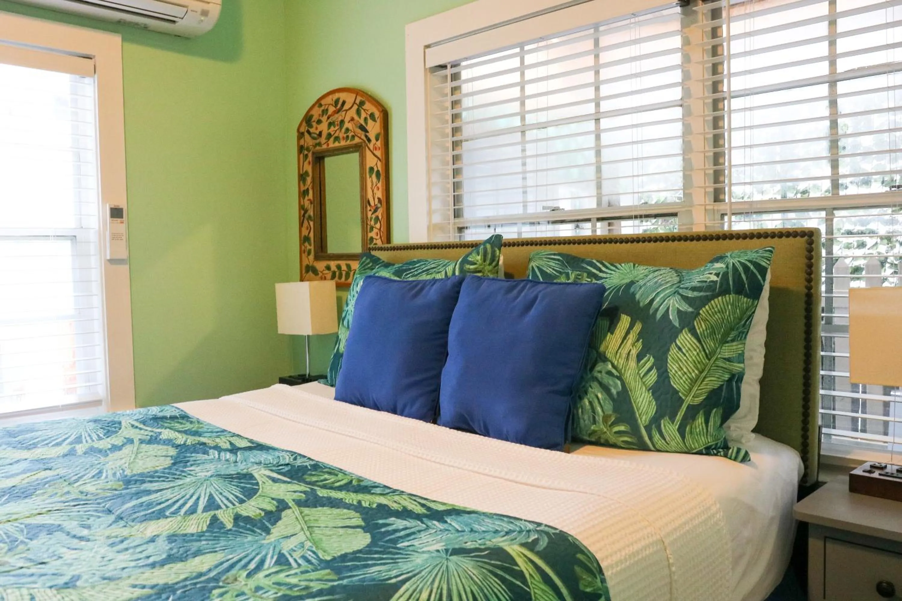 Bedroom, Bed in Caribbean House