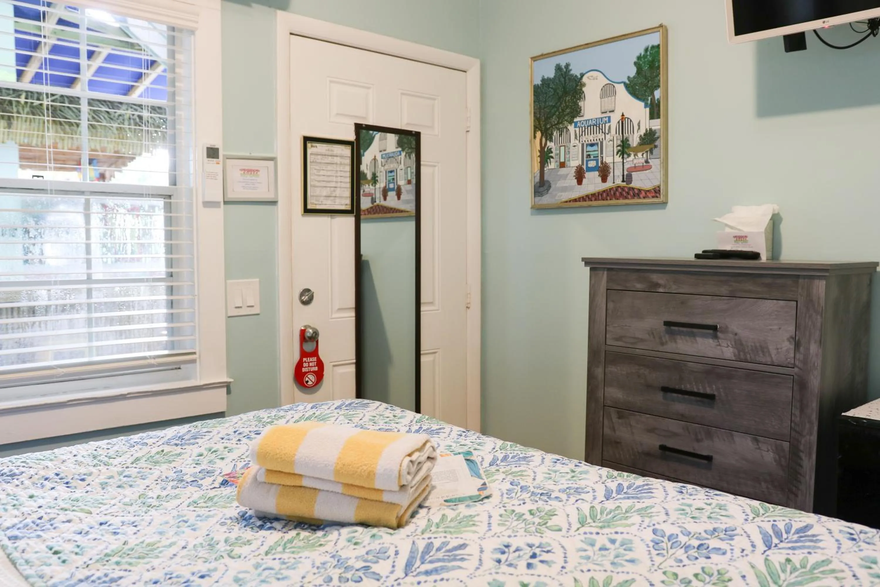 Bedroom, Bed in Caribbean House