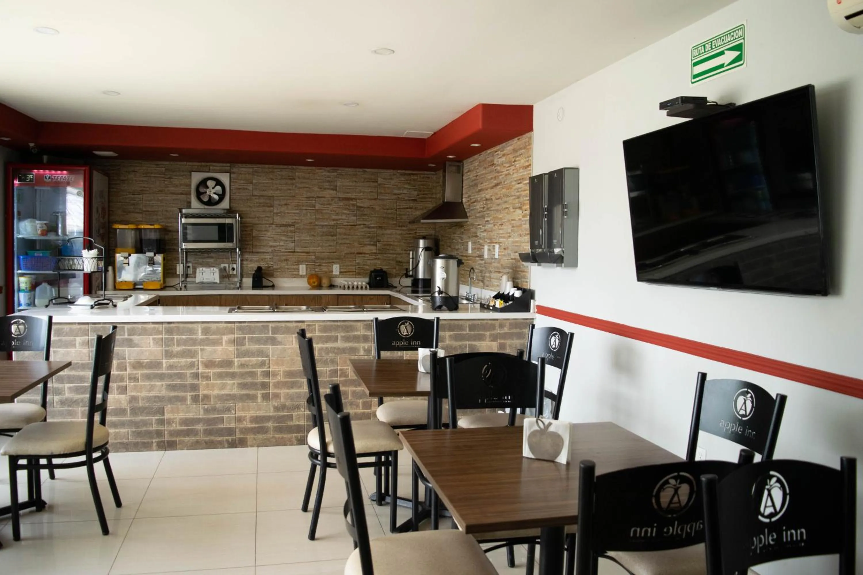 Restaurant/places to eat in Apple Inn