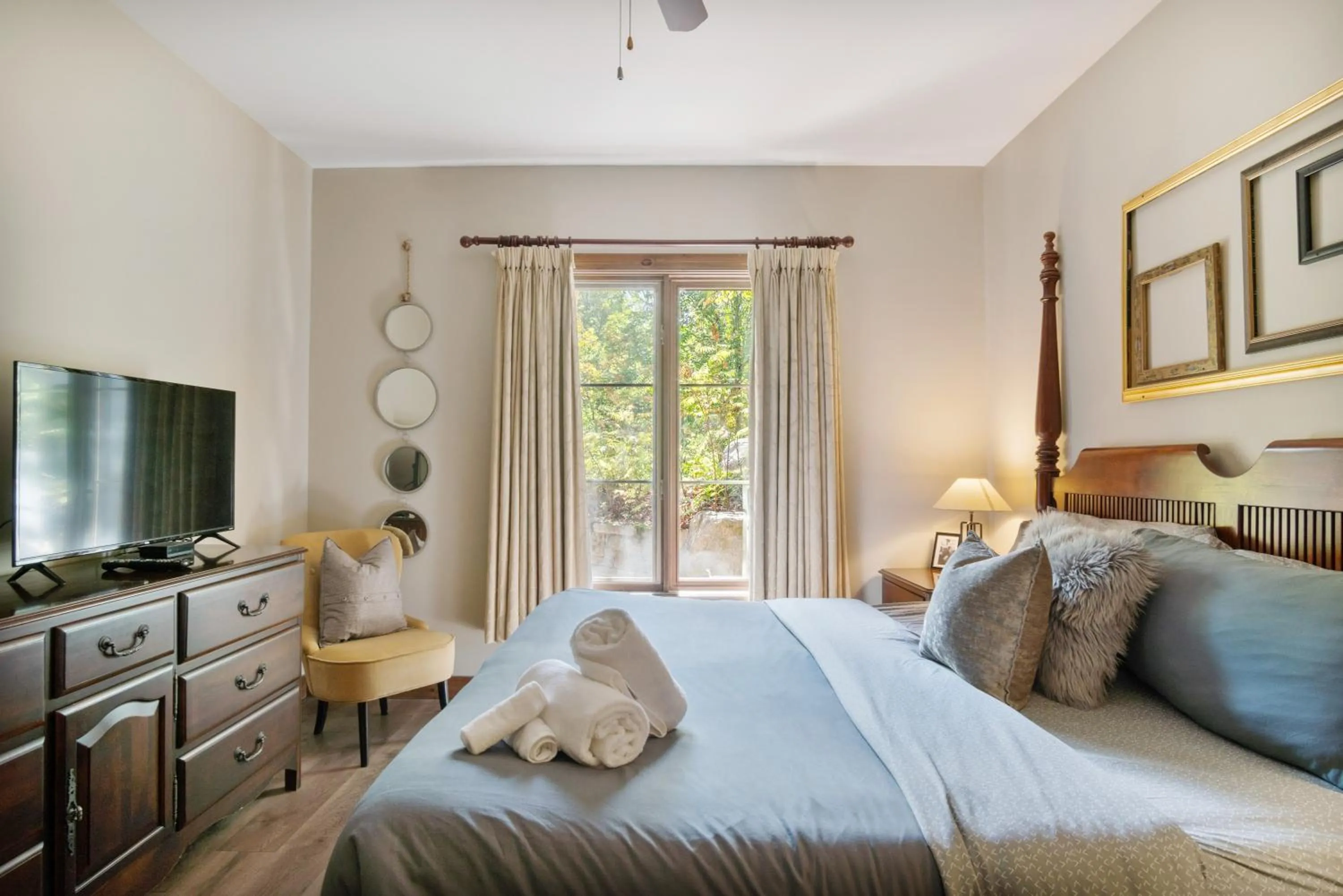 Bed in Les Manoirs by Rendez-Vous Mont-Tremblant