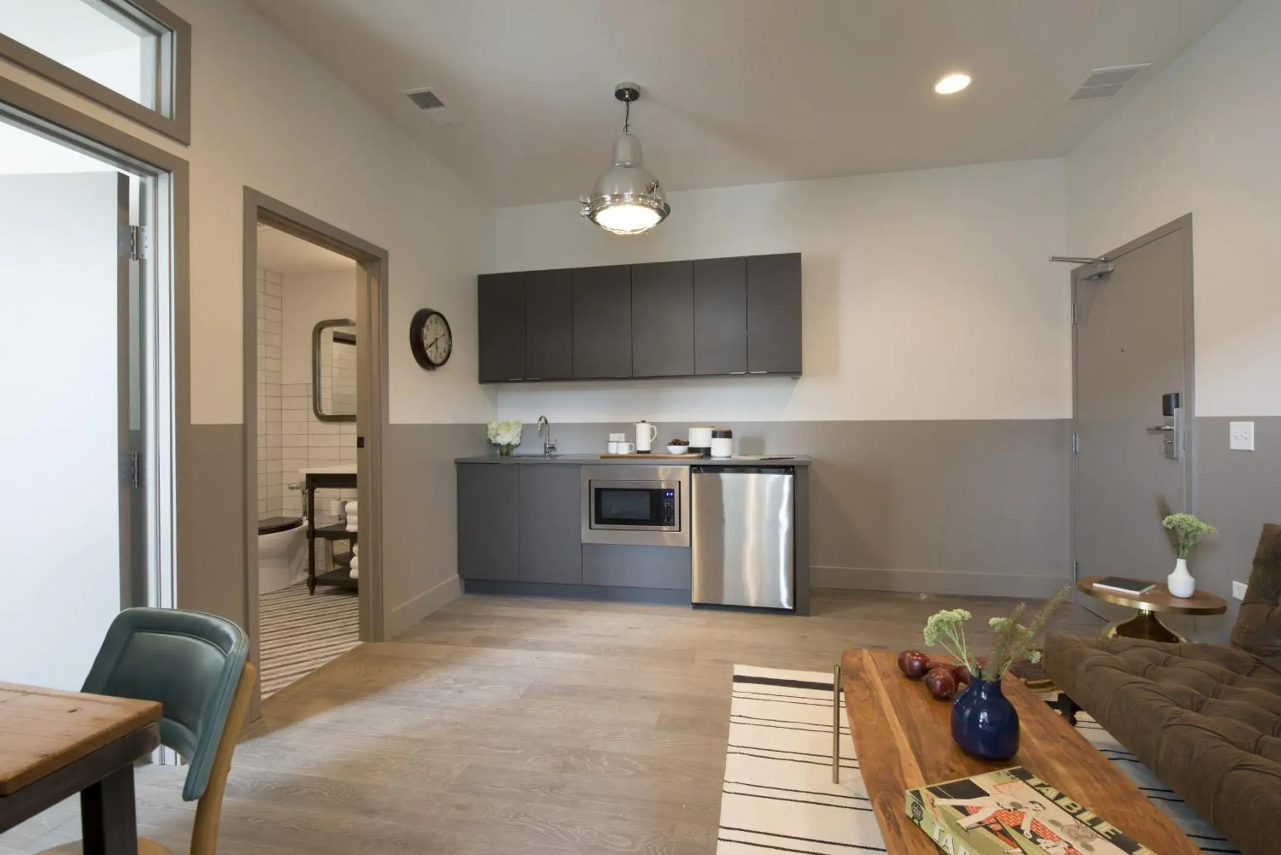 Two-Bedroom Suite in The Chicago Hotel Collection River North Two-Bedroom Suite in The Chicago Hotel Collection River North