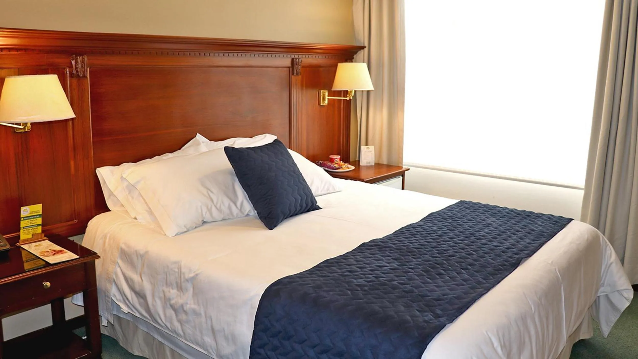 Property building, Bed in Hotel Florida