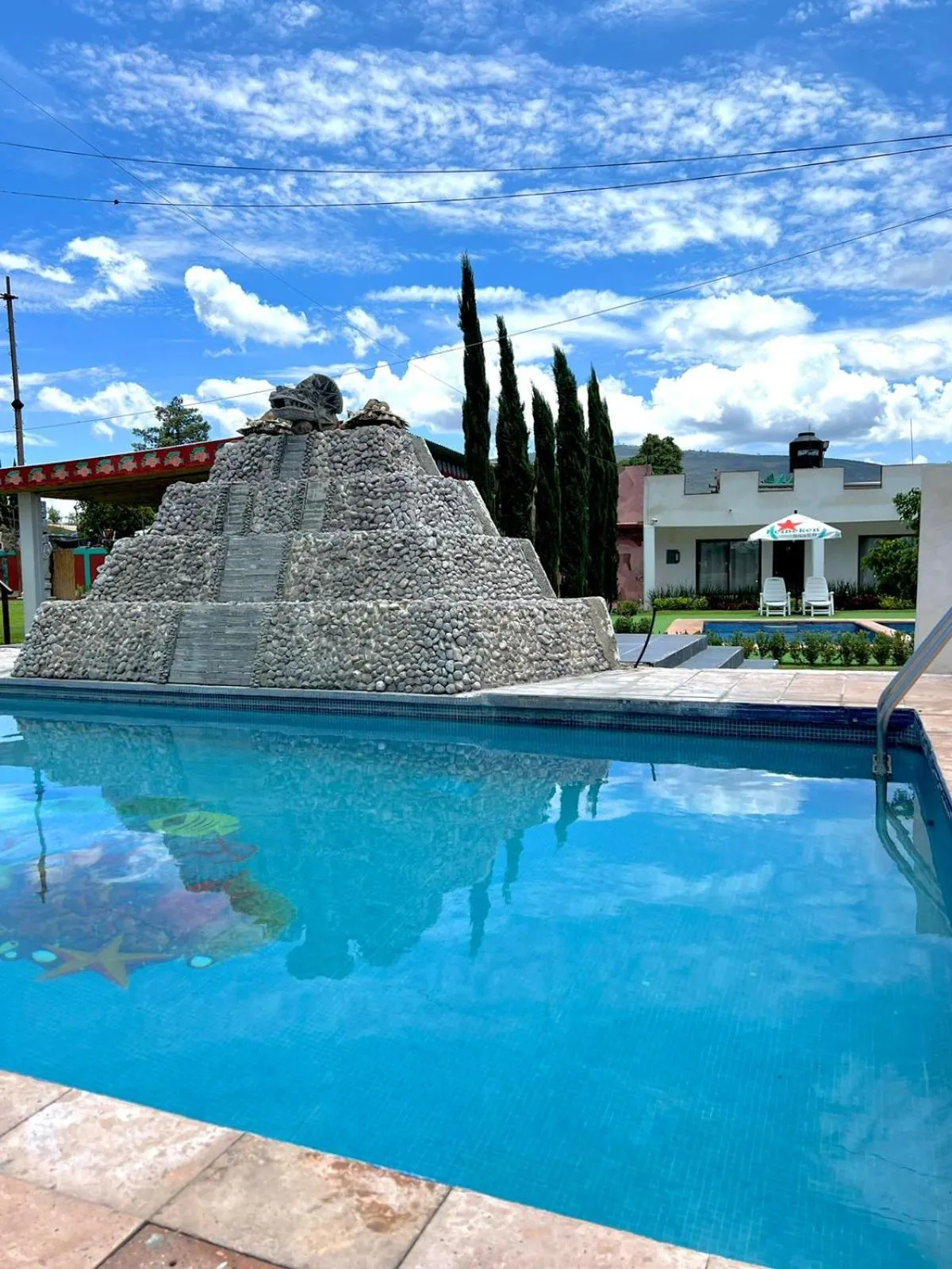 Swimming pool in Hotel El Jaguar