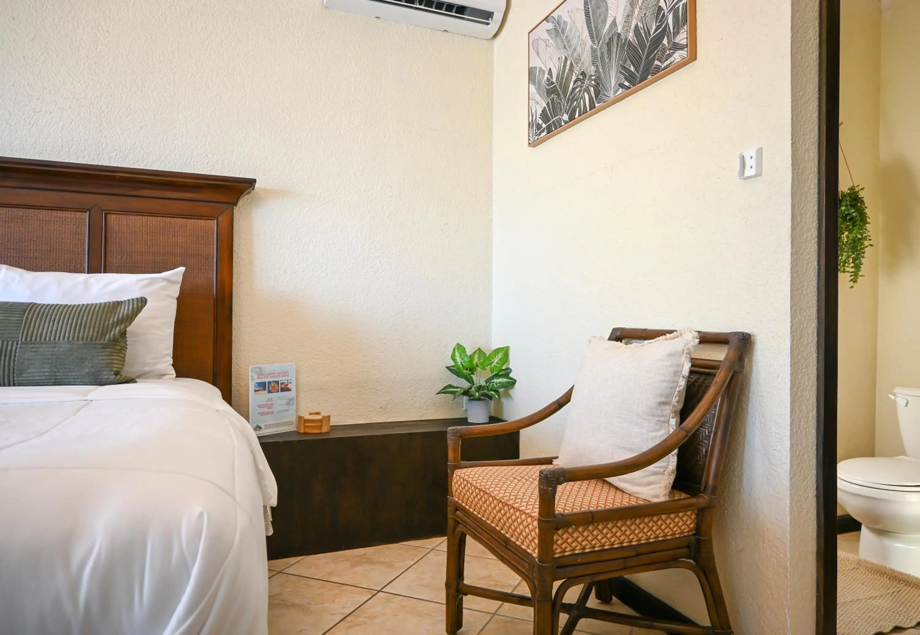 Living room, Bed in The Palapa House