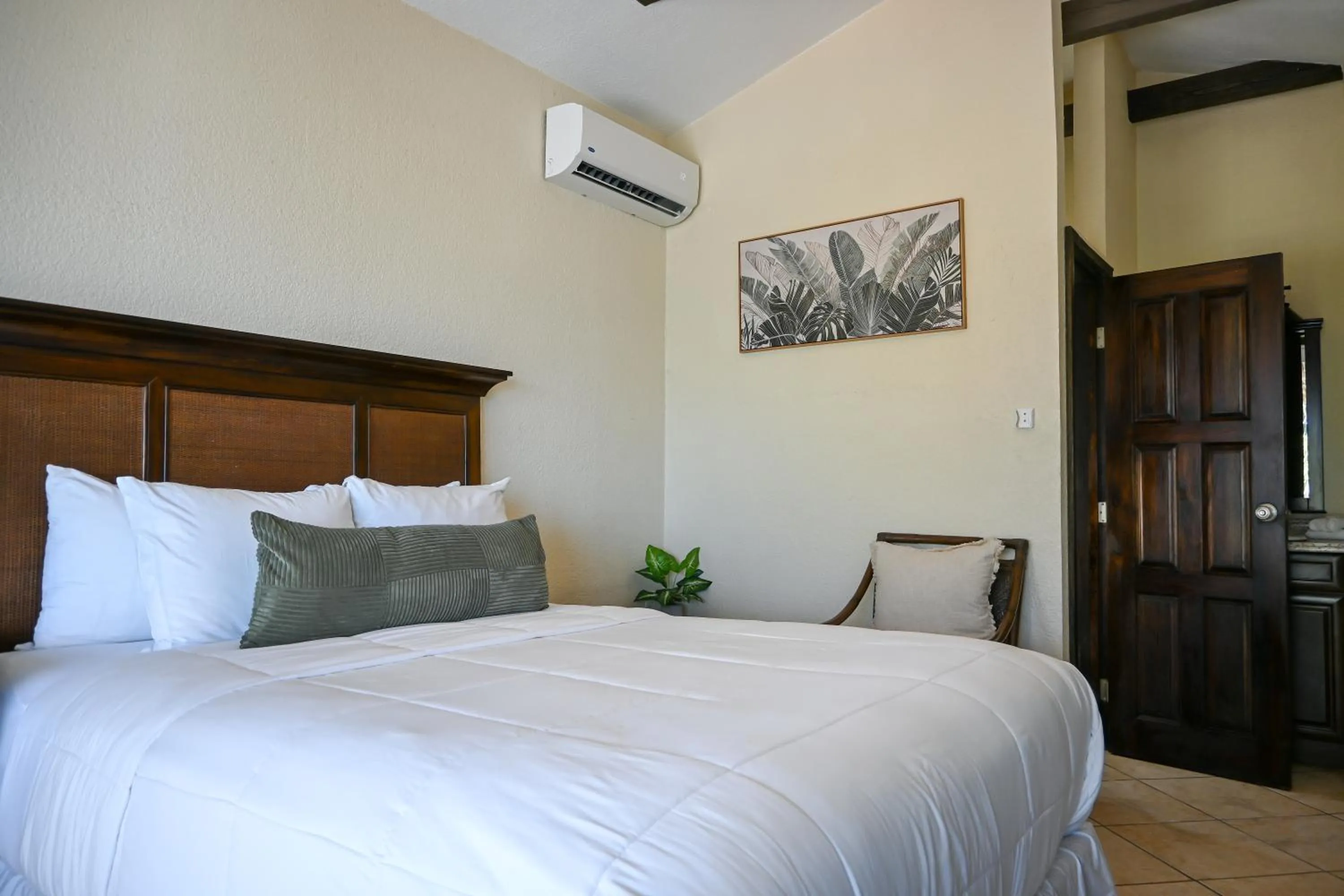 Photo of the whole room, Bed in The Palapa House