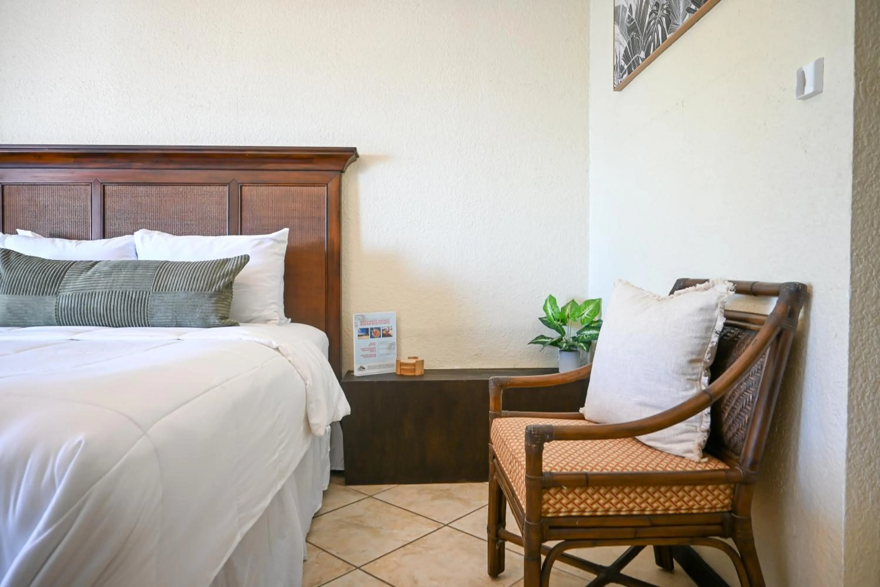 Seating area, Bed in The Palapa House