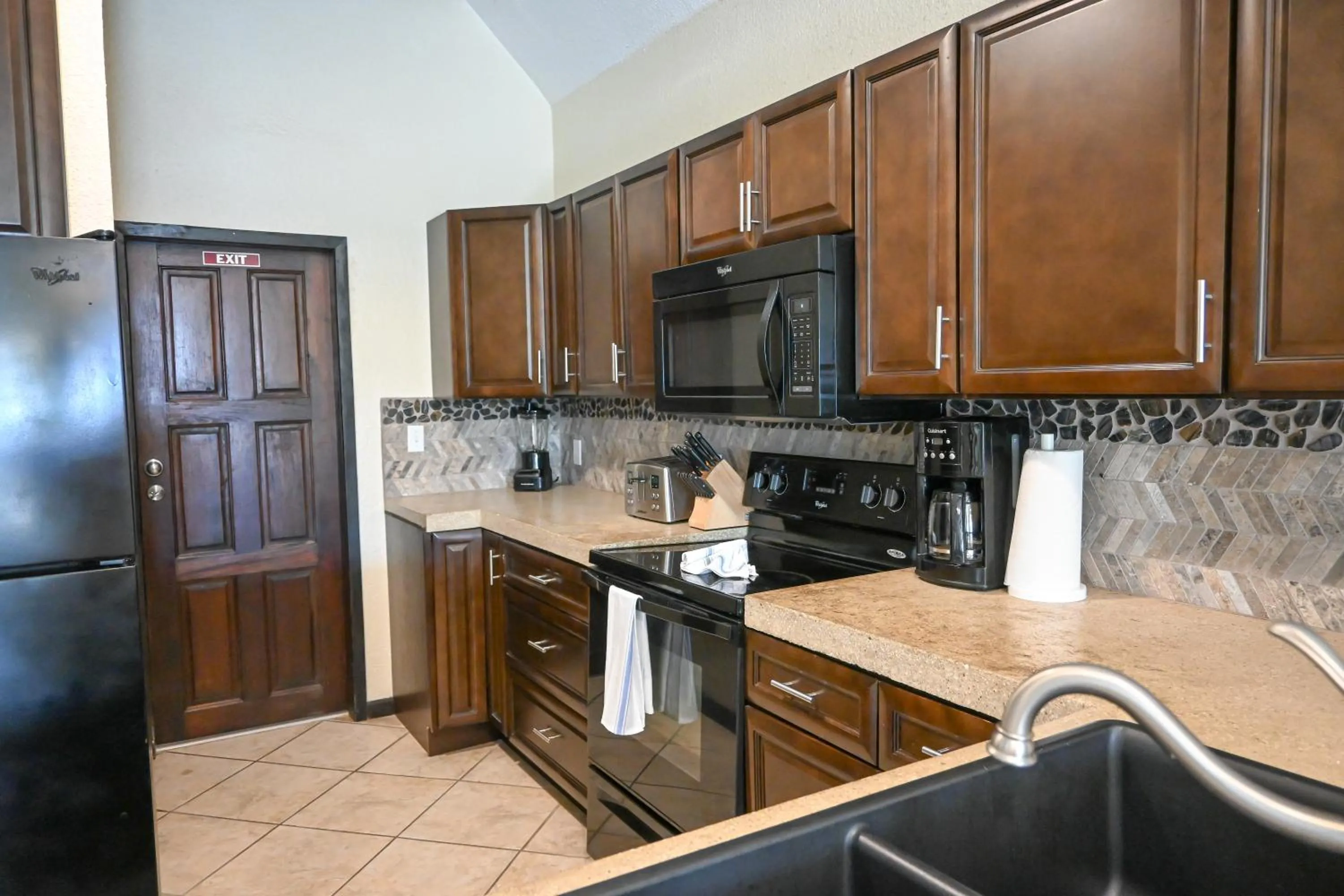 Kitchen or kitchenette in The Palapa House