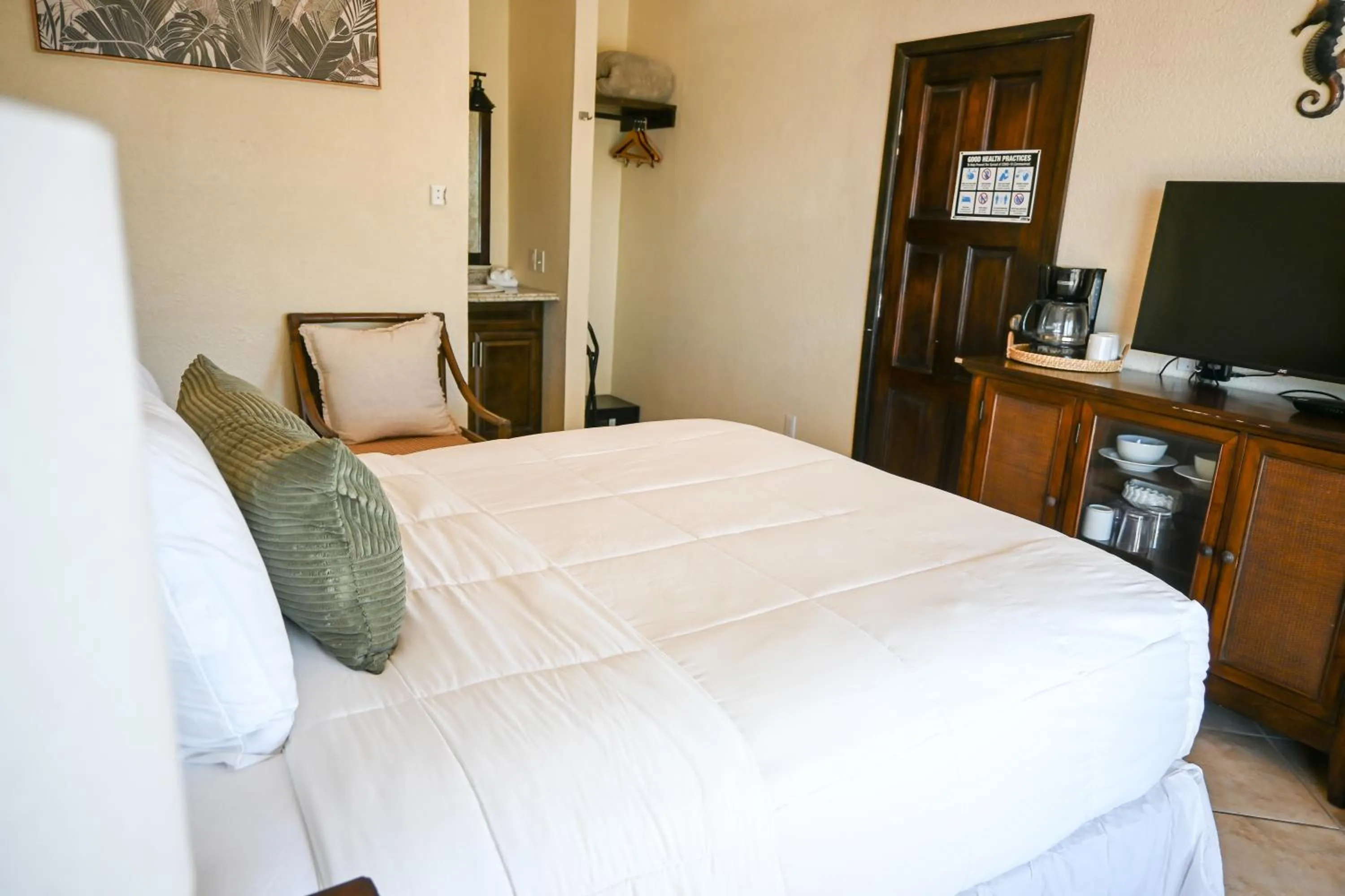 Photo of the whole room, Bed in The Palapa House