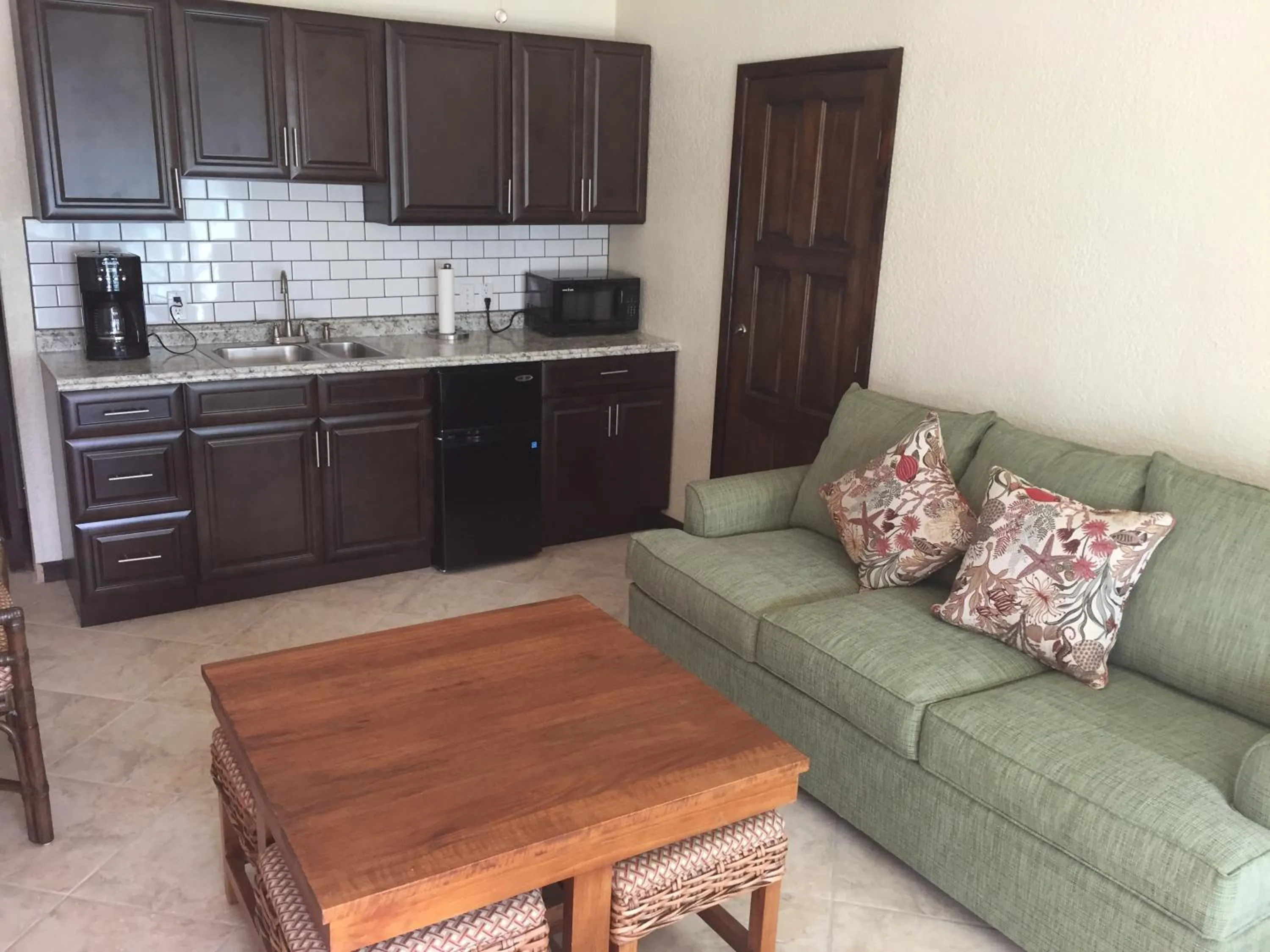 Kitchen or kitchenette in The Palapa House