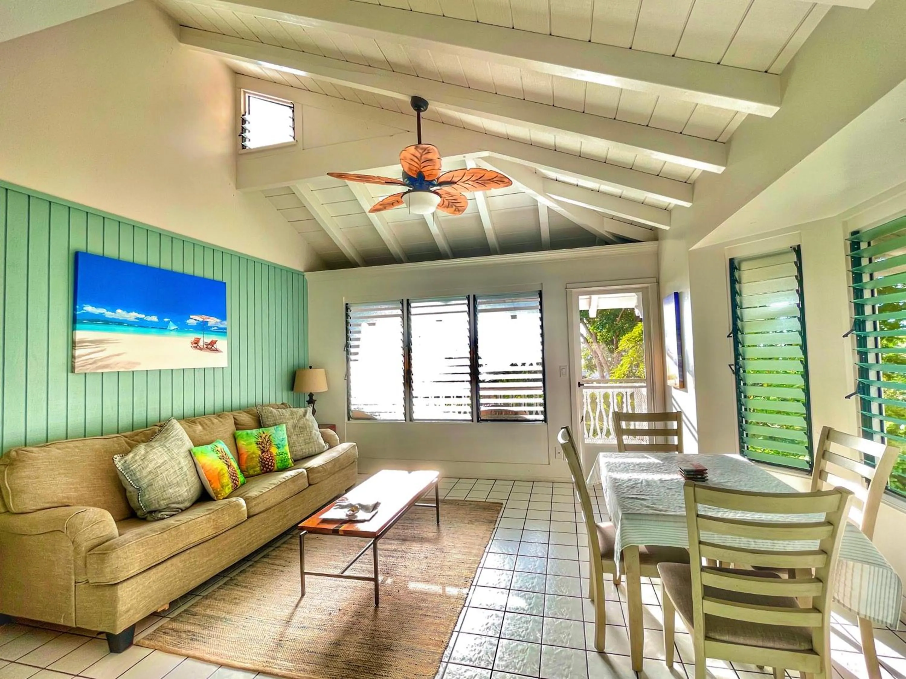 Dining area in Big Island Retreat - No Resort Fees