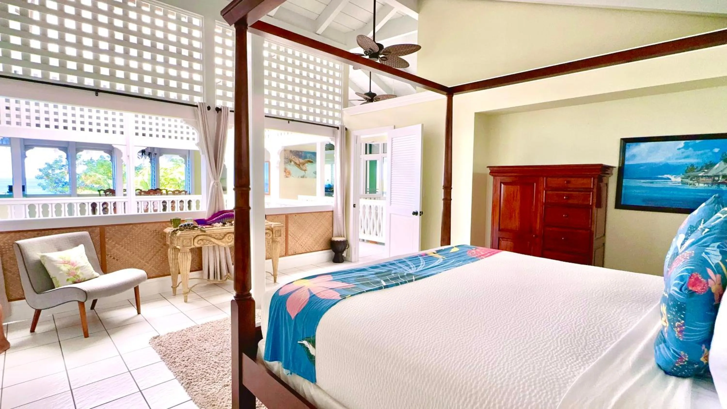 Bed in Big Island Retreat - No Resort Fees