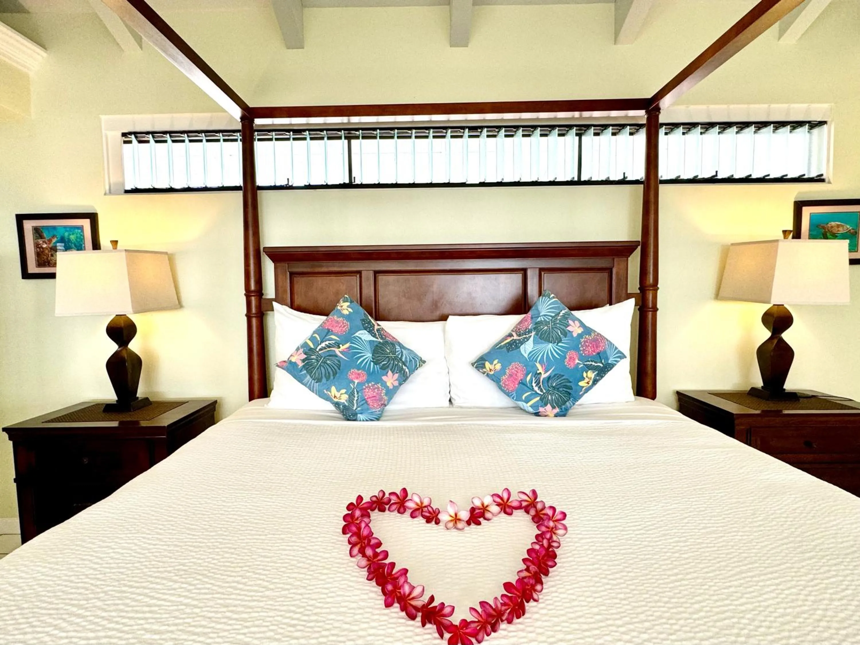 Bed in Big Island Retreat - No Resort Fees